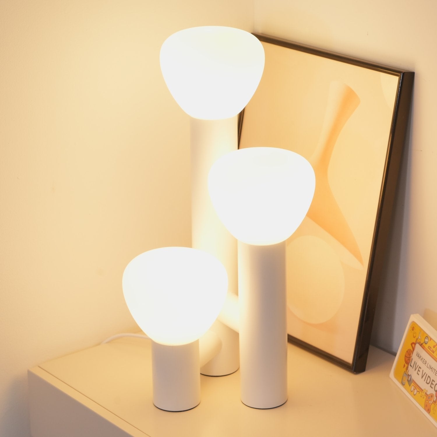 kienney-modern-metal-and-glass-table-lamp-for-living-room-and-bedroom-ambient-flashlight-style-desk-light