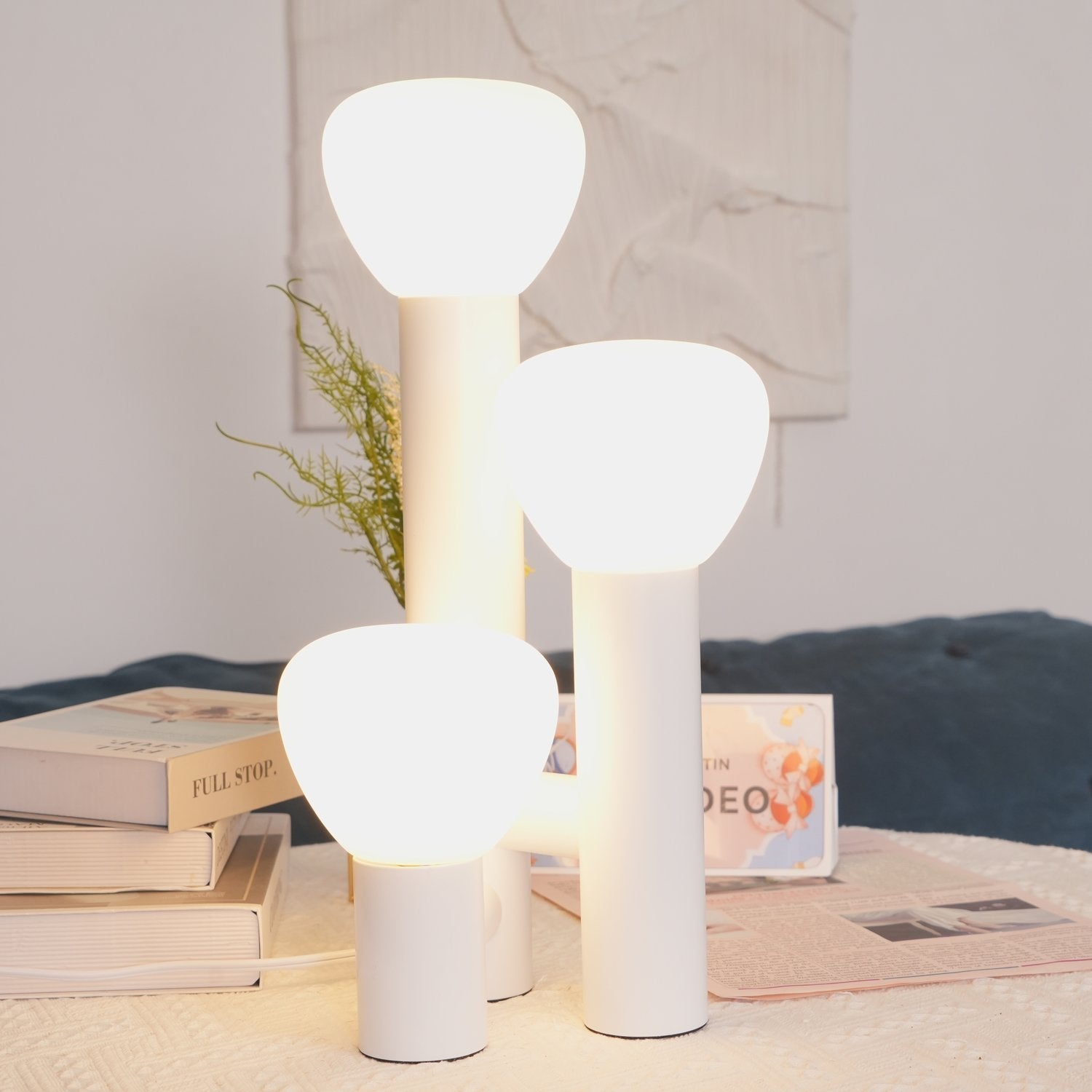 kienney-modern-metal-and-glass-table-lamp-for-living-room-and-bedroom-ambient-flashlight-style-desk-light