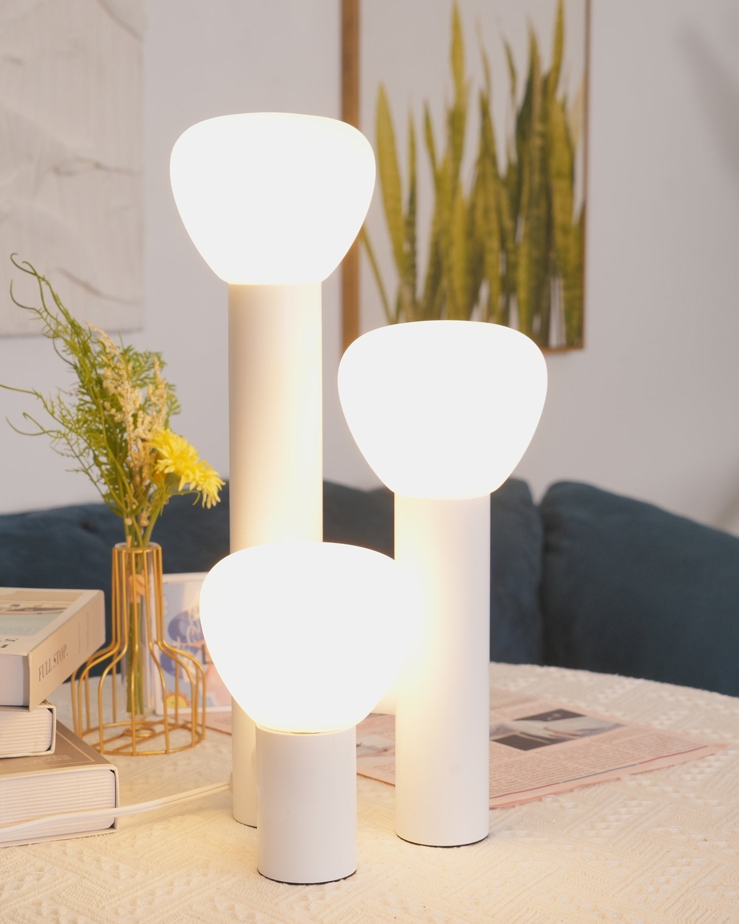 kienney-modern-metal-and-glass-table-lamp-for-living-room-and-bedroom-ambient-flashlight-style-desk-light