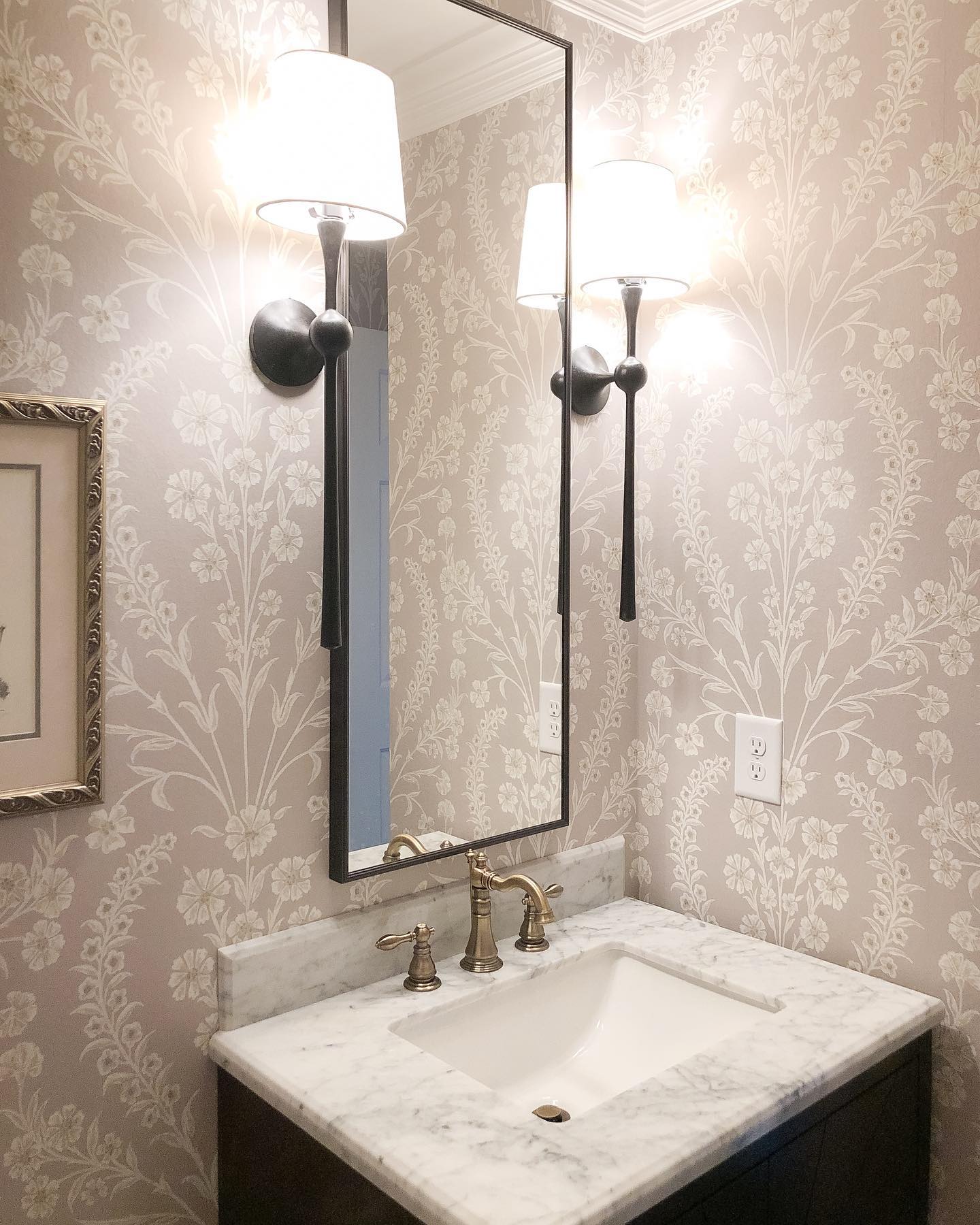 trumpet-style-dover-tail-wall-sconce-with-fabric-shade-for-living-room