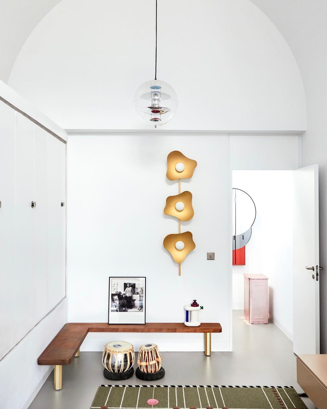 modern-sculptural-led-wall-sconce-blue-and-white-marble-artistic-organic-wall-light