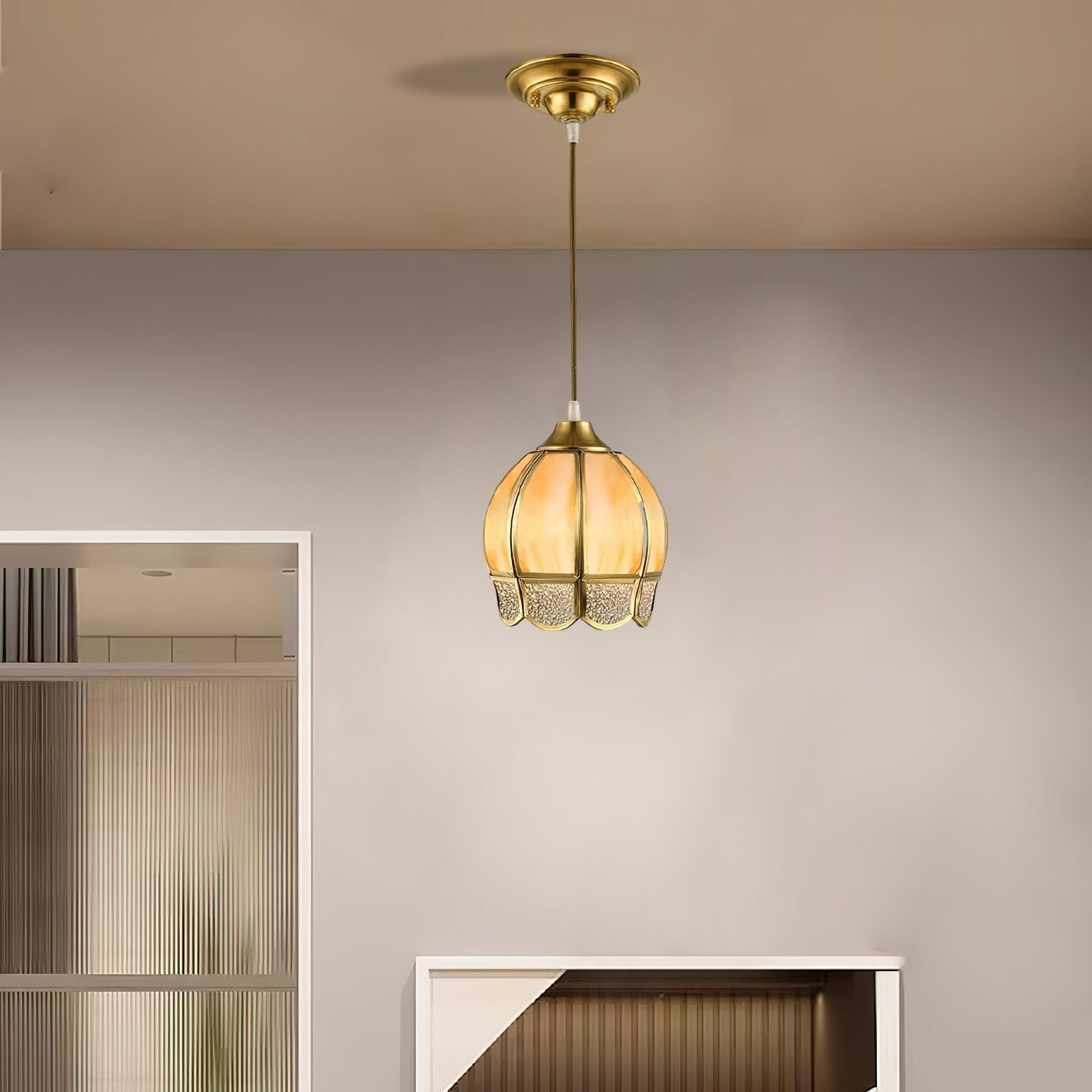antique-style-flower-shaped-brass-pendant-light-with-gold-corrugated-glass-shade