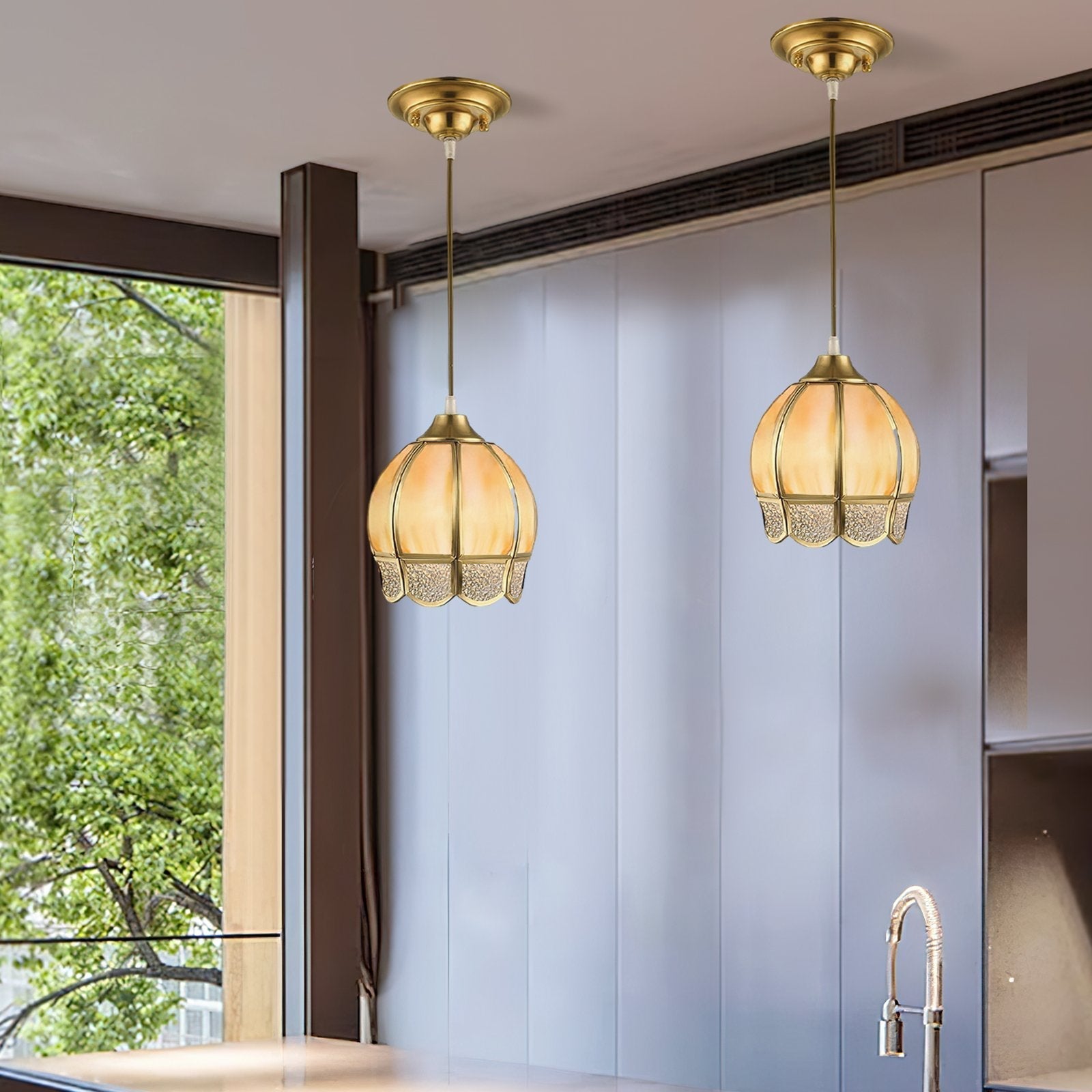 antique-style-flower-shaped-brass-pendant-light-with-gold-corrugated-glass-shade
