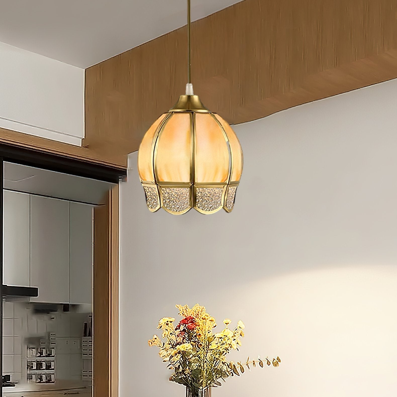 antique-style-flower-shaped-brass-pendant-light-with-gold-corrugated-glass-shade