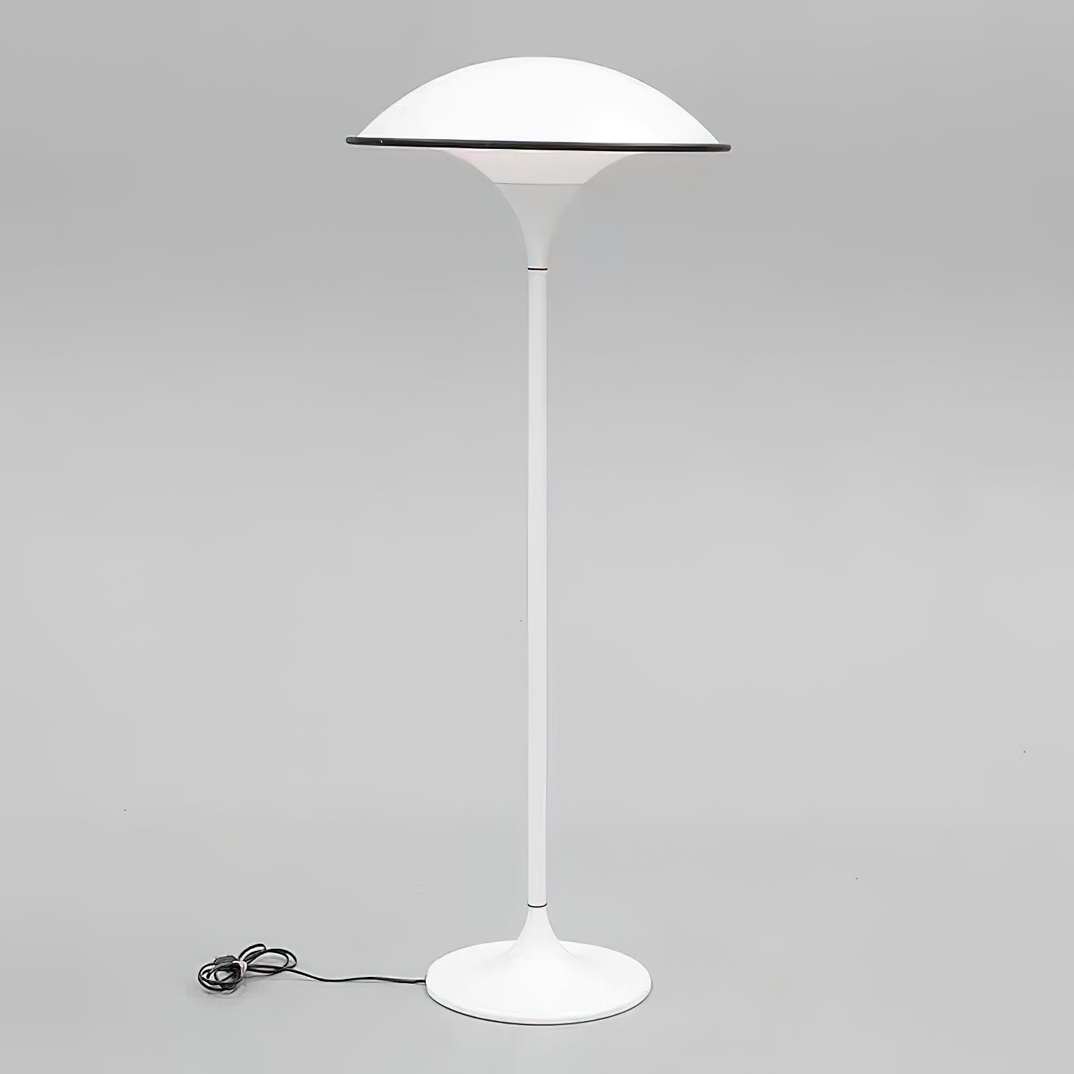 Fontana Modern Standing Lamp with Saucer Shade and Metal Pole for Ambient Lighting