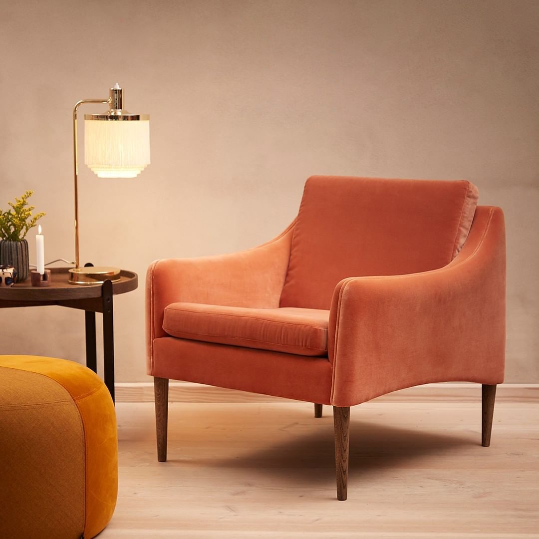 modern-nordic-tassel-fringe-table-lamp-with-pink-skirt-and-copper-metal-base