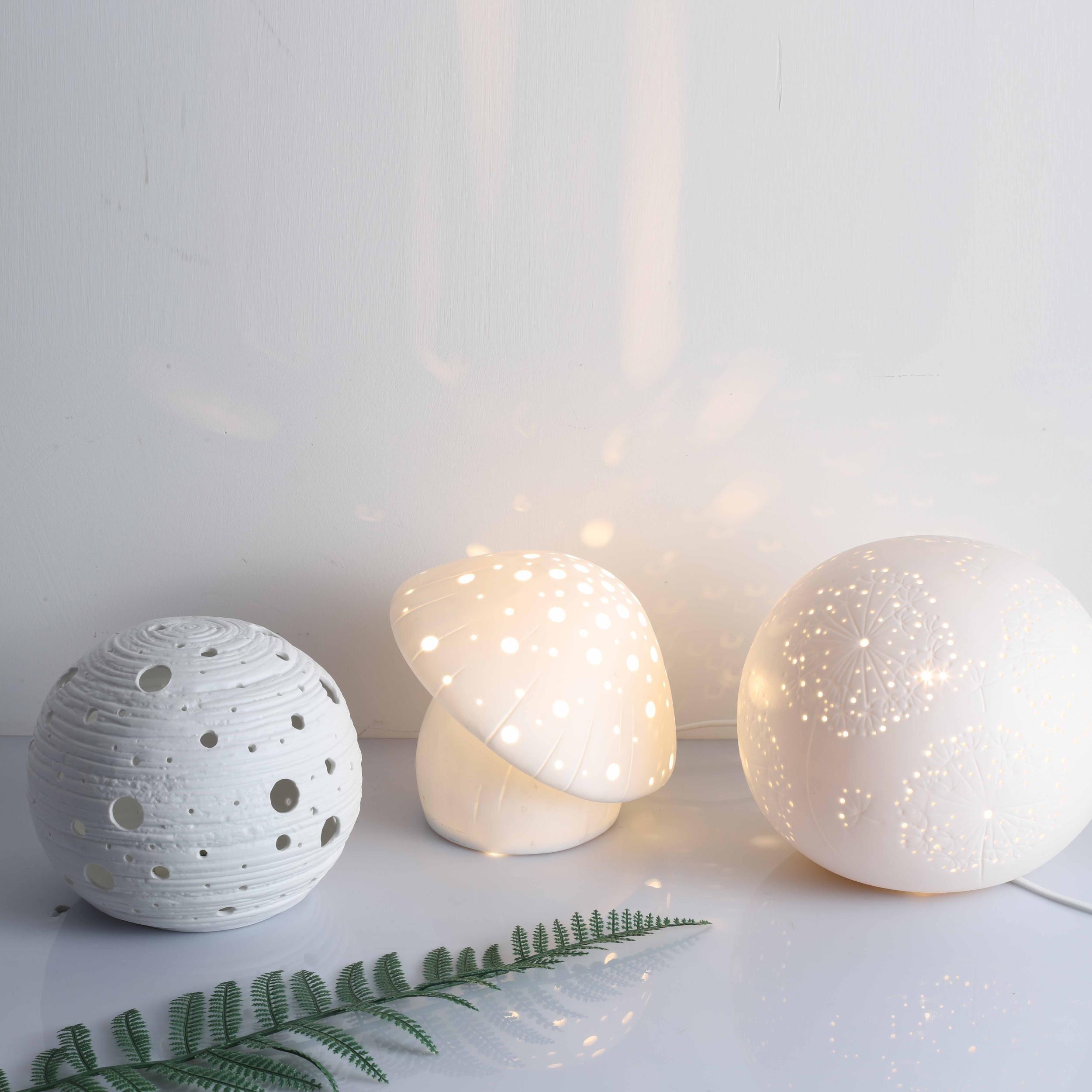 Modern Fungo White Ceramic Mushroom Table Lamp for Bedroom and Elegant Office Lighting Decor