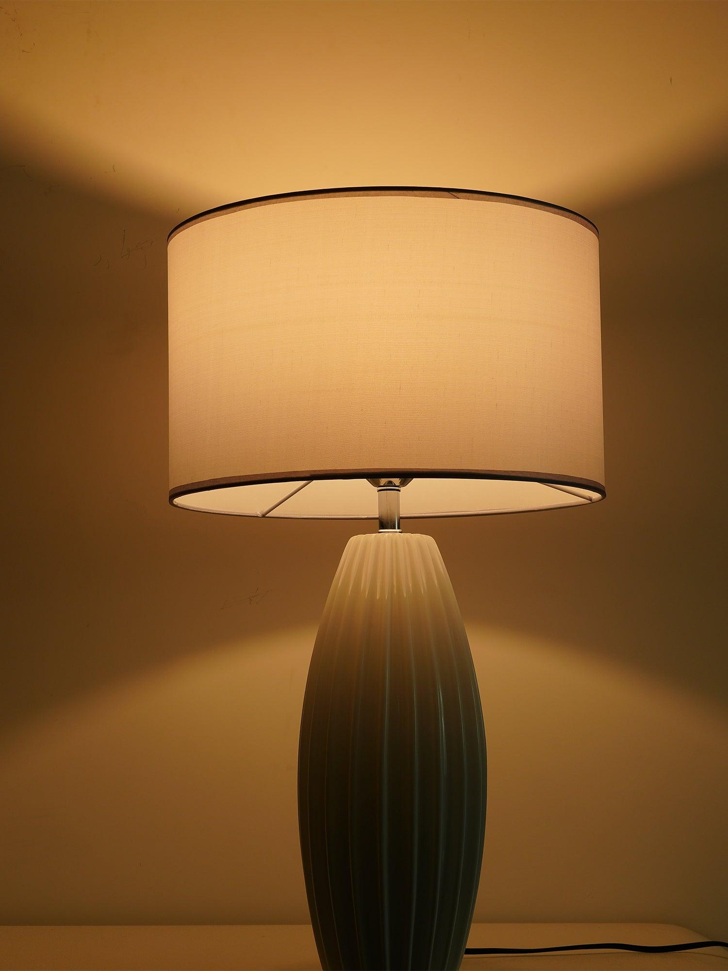 Elegant Fluted Ceramic Table Lamp with Linen Shade and Ribbed Body for Modern Nightstands