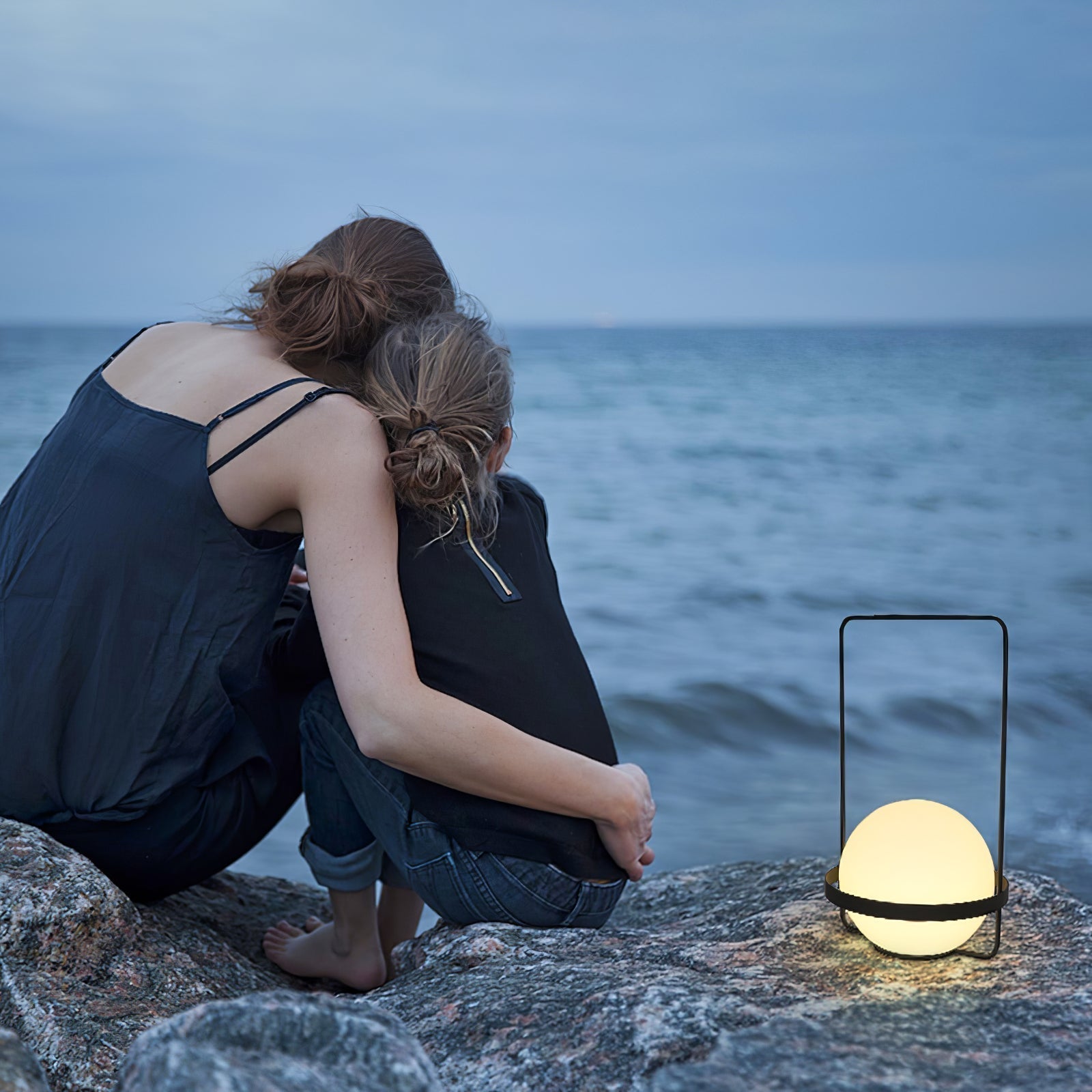 Modern Minimalist LED Table Lamp with Spherical Acrylic Diffuser for Bedside and Office
