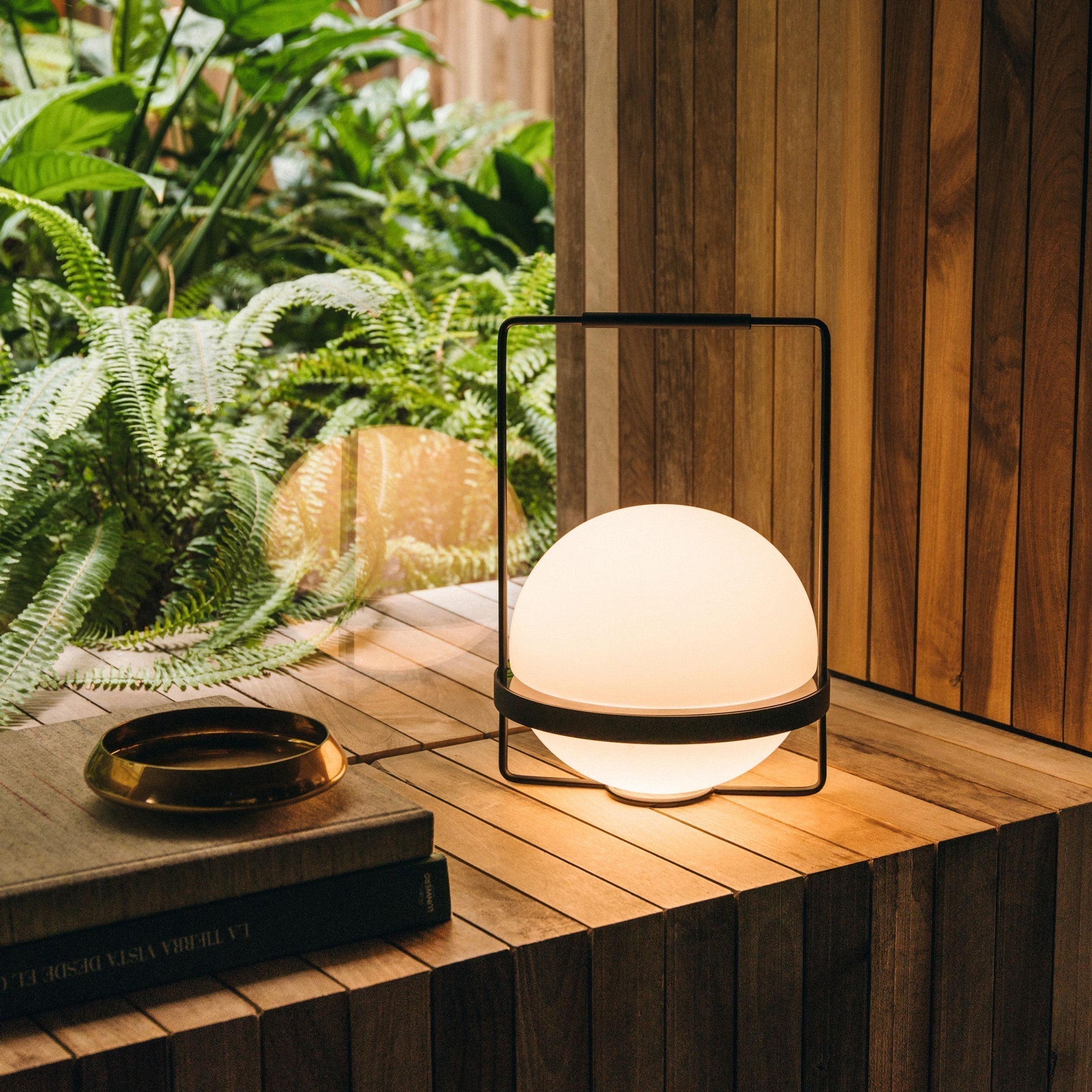 Modern Minimalist LED Table Lamp with Spherical Acrylic Diffuser for Bedside and Office
