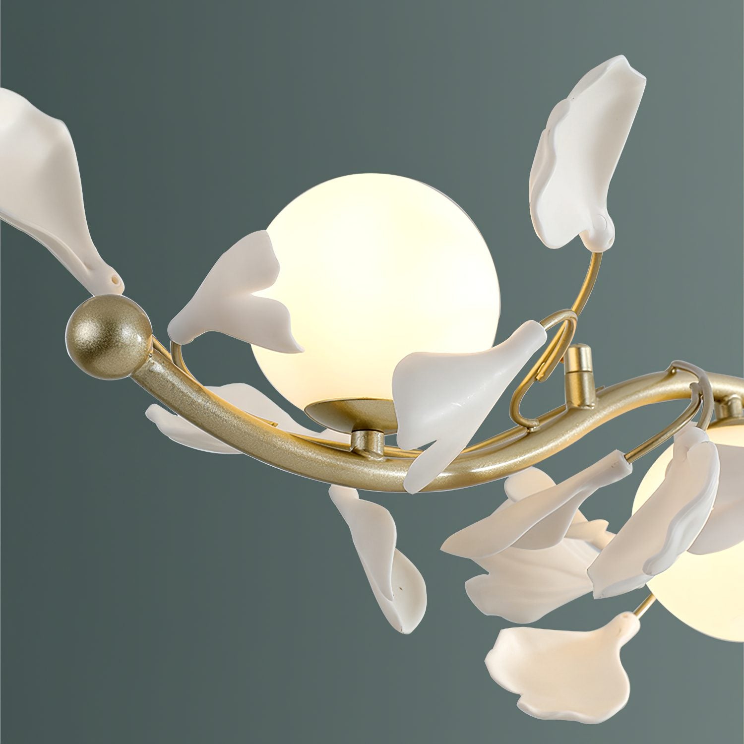 luxury-ginkgo-leaf-linear-chandelier-gold-metal-bar-light-with-white-ceramic-petal-shades