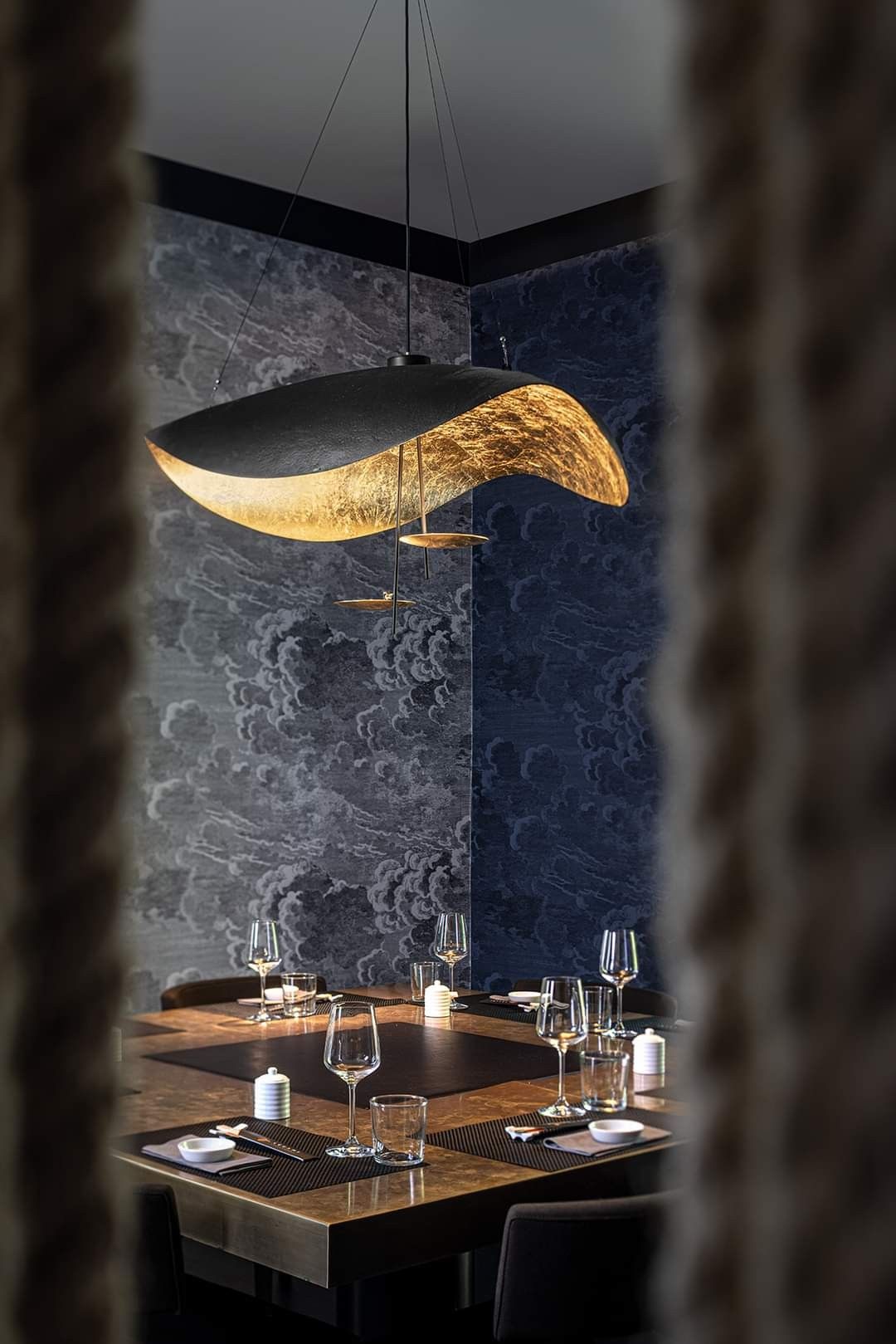Modern Minimalist Giorgio Curving Disc LED Pendant Light with Adjustable Hanging Height