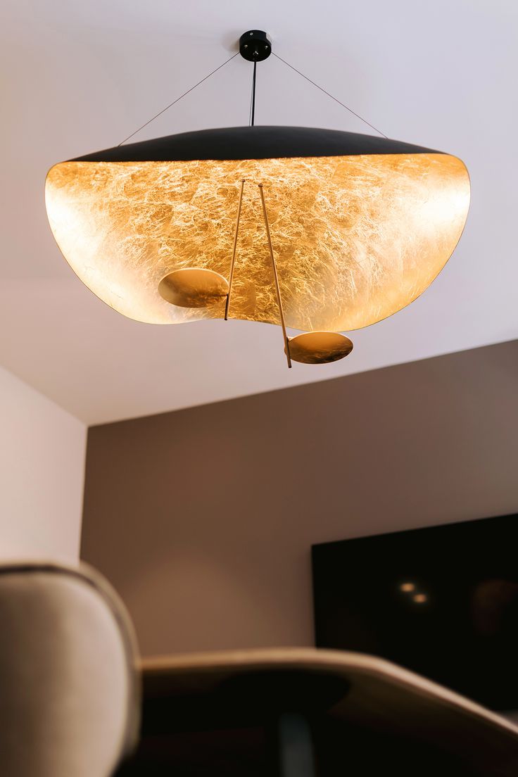 Modern Minimalist Giorgio Curving Disc LED Pendant Light with Adjustable Hanging Height