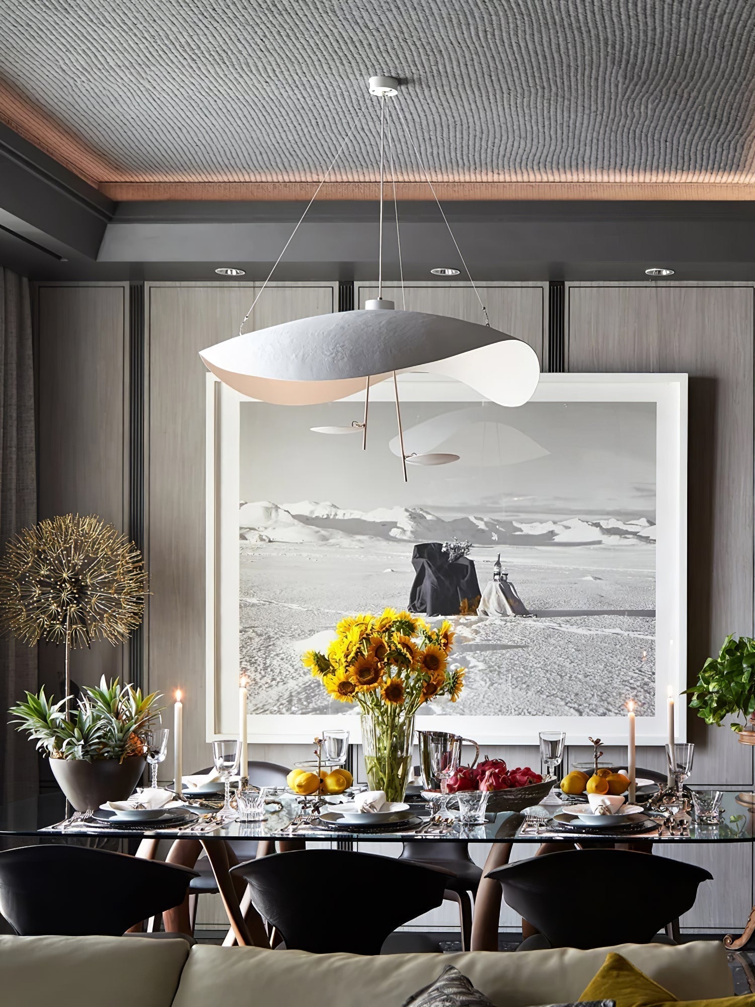 Modern Minimalist Giorgio Curving Disc LED Pendant Light with Adjustable Hanging Height
