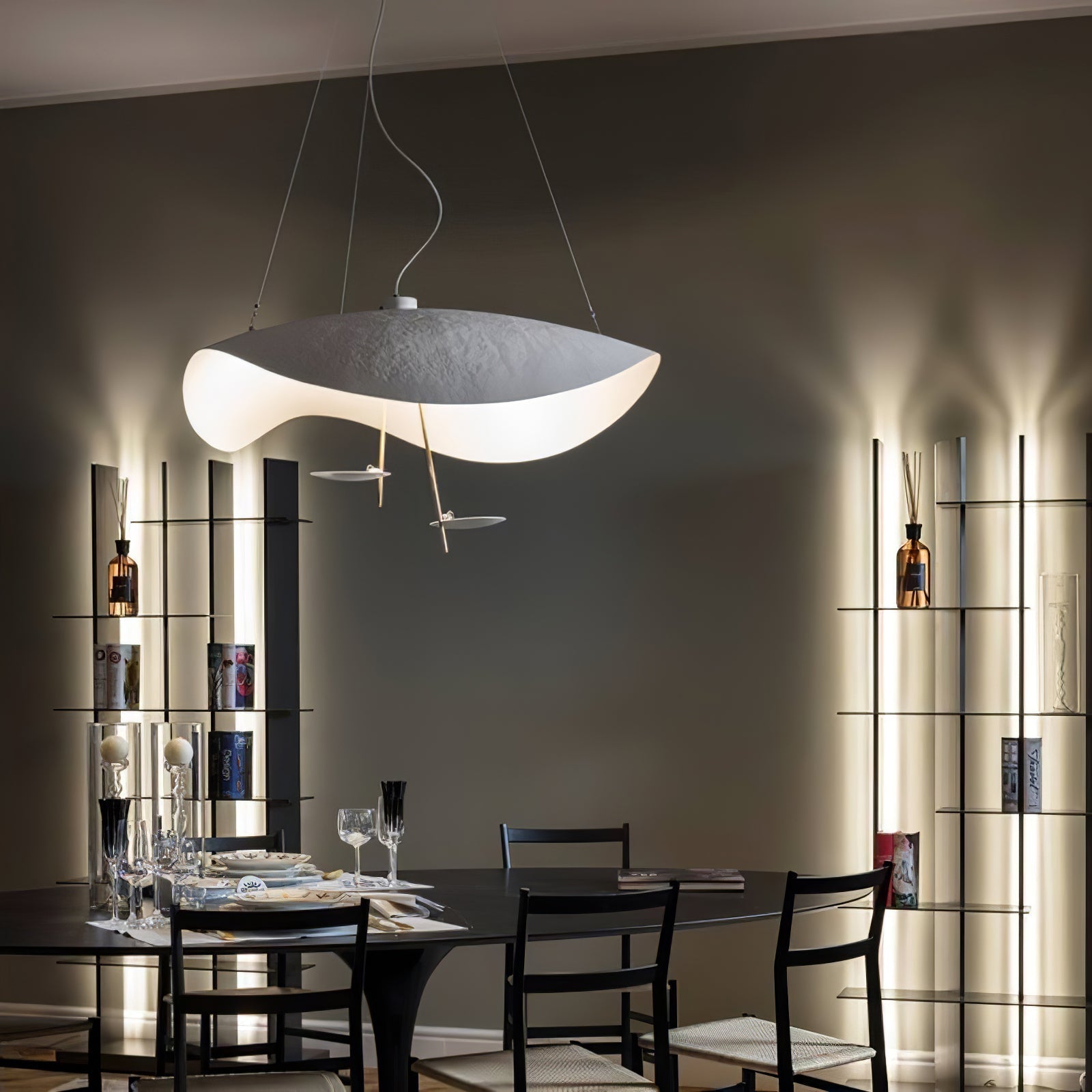 Modern Minimalist Giorgio Curving Disc LED Pendant Light with Adjustable Hanging Height