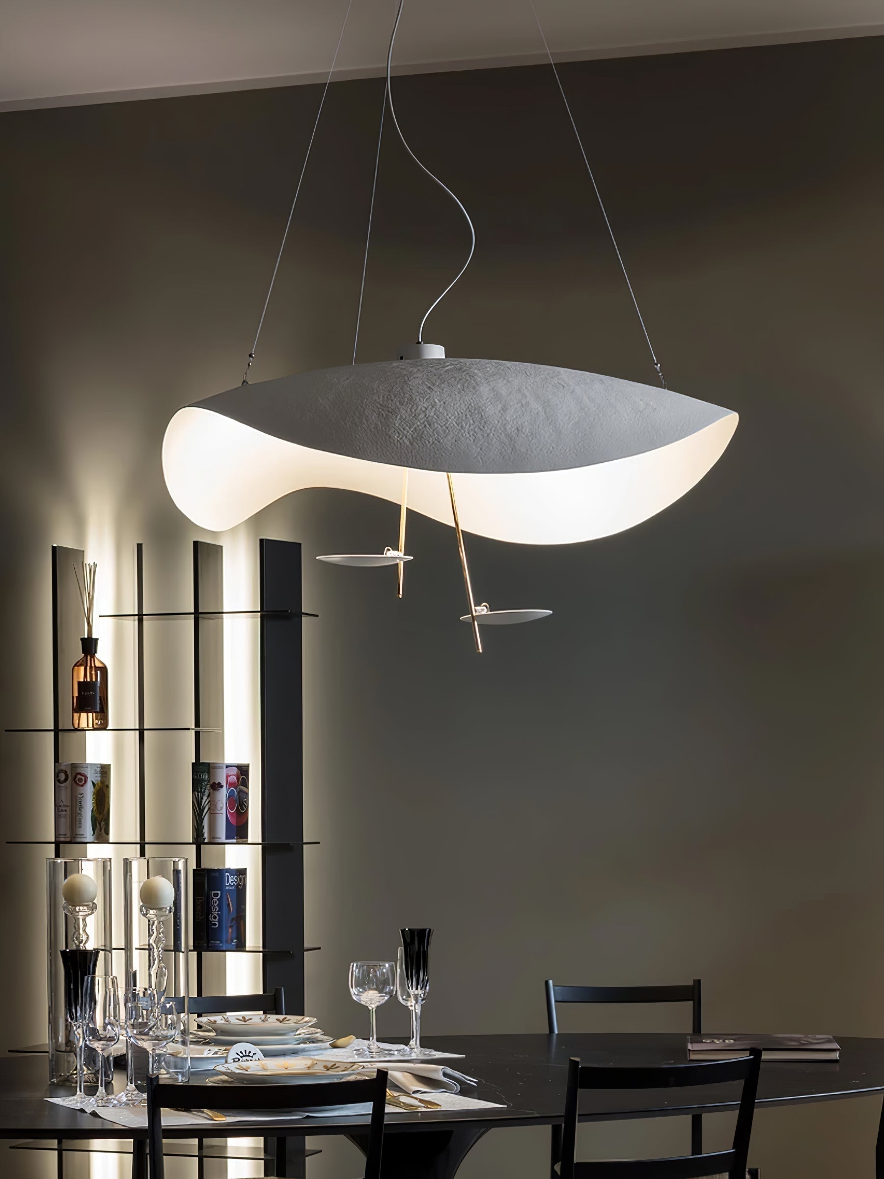 Modern Minimalist Giorgio Curving Disc LED Pendant Light with Adjustable Hanging Height