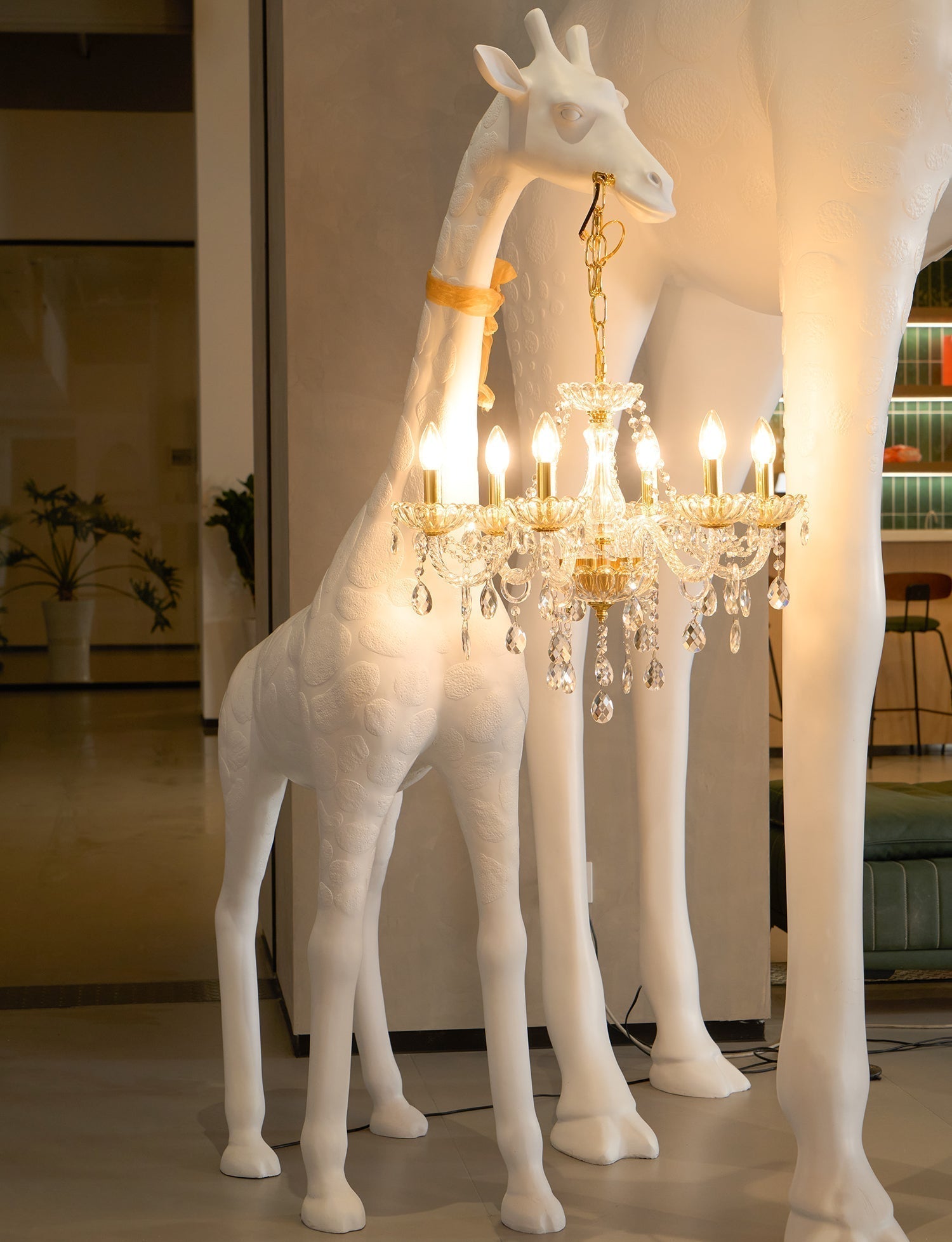 giraffe-sculpture-floor-lamp-with-crystal-chandelier-luxury-animal-floor-light