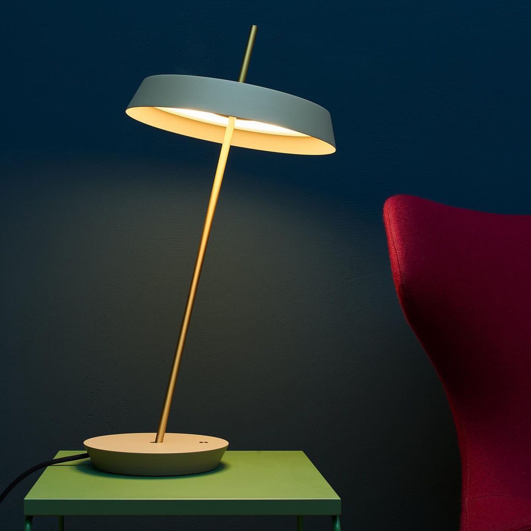 modern-giro-minimalist-led-desk-lamp-with-adjustable-dual-tilt-and-touch-dimming