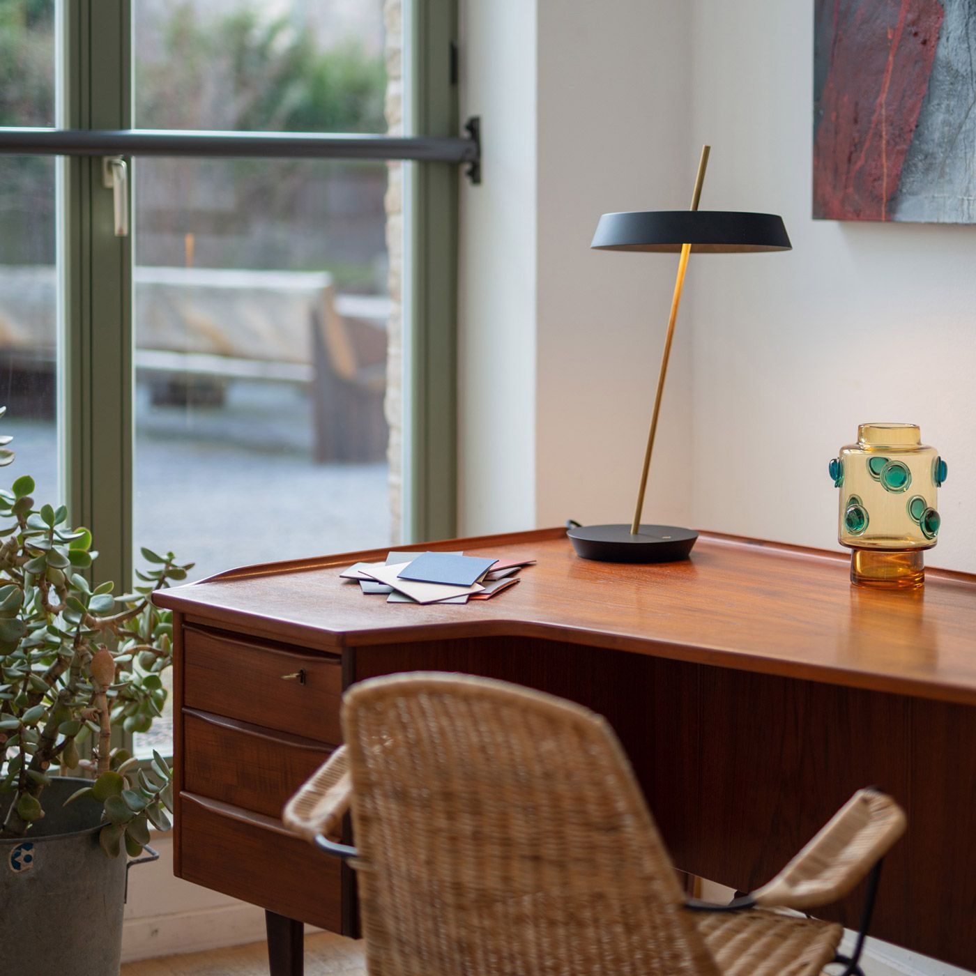 modern-giro-minimalist-led-desk-lamp-with-adjustable-dual-tilt-and-touch-dimming