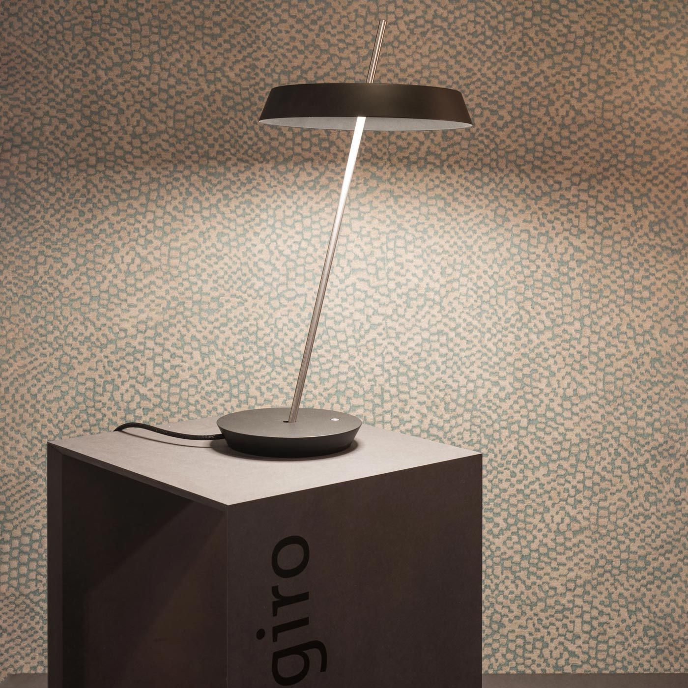 modern-giro-minimalist-led-desk-lamp-with-adjustable-dual-tilt-and-touch-dimming