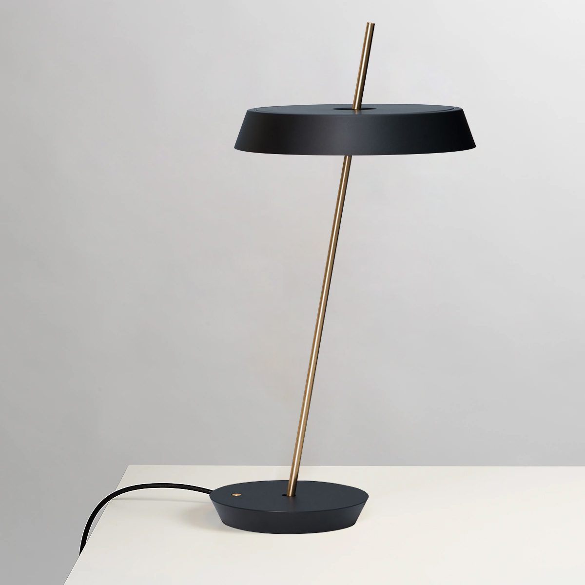 modern-giro-minimalist-led-desk-lamp-with-adjustable-dual-tilt-and-touch-dimming
