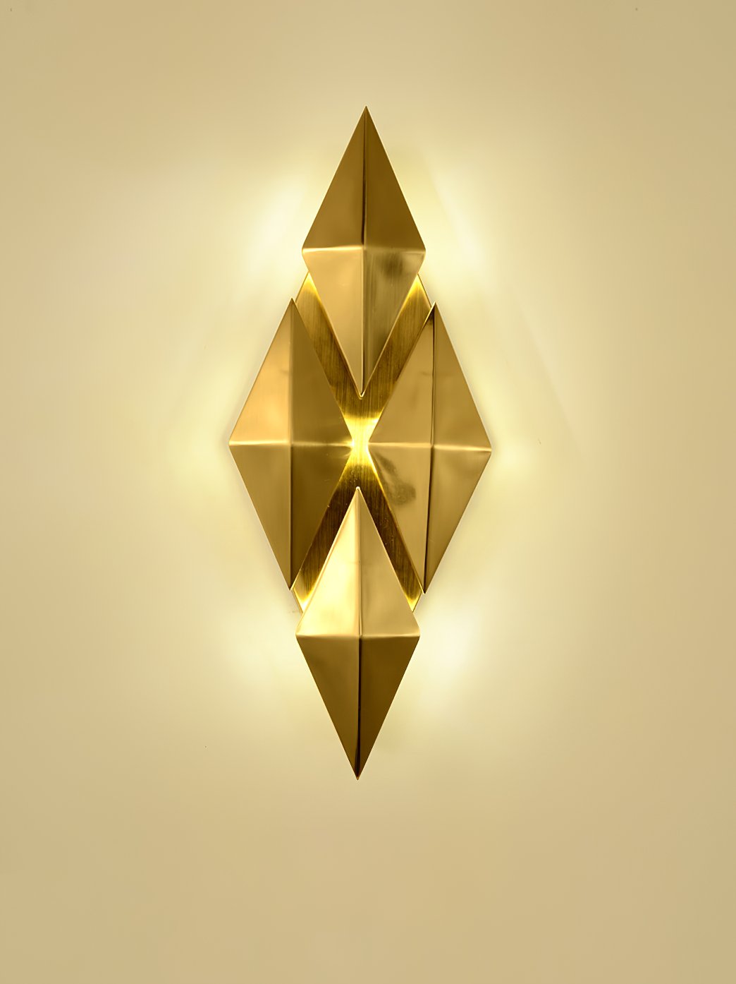 modern-golden-honeycomb-led-wall-sconce-with-gold-finish-geometric-design-for-luxury-interior-decor
