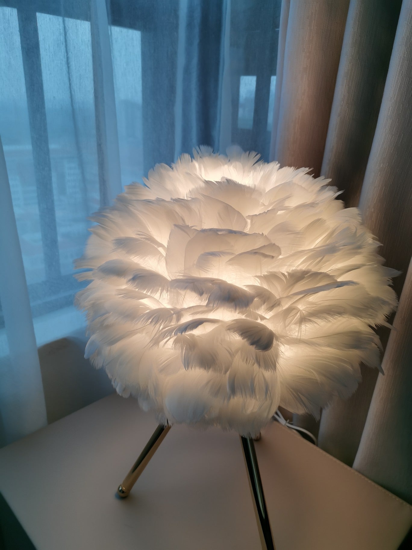 Romantic Goose Feather Desk Lamp with Metal Tripod Stand for Bedside and Accent Lighting