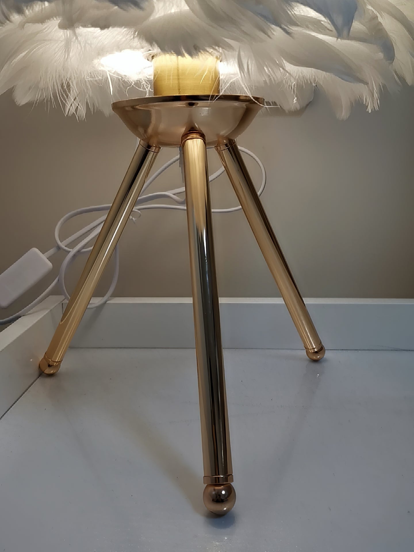 Romantic Goose Feather Desk Lamp with Metal Tripod Stand for Bedside and Accent Lighting