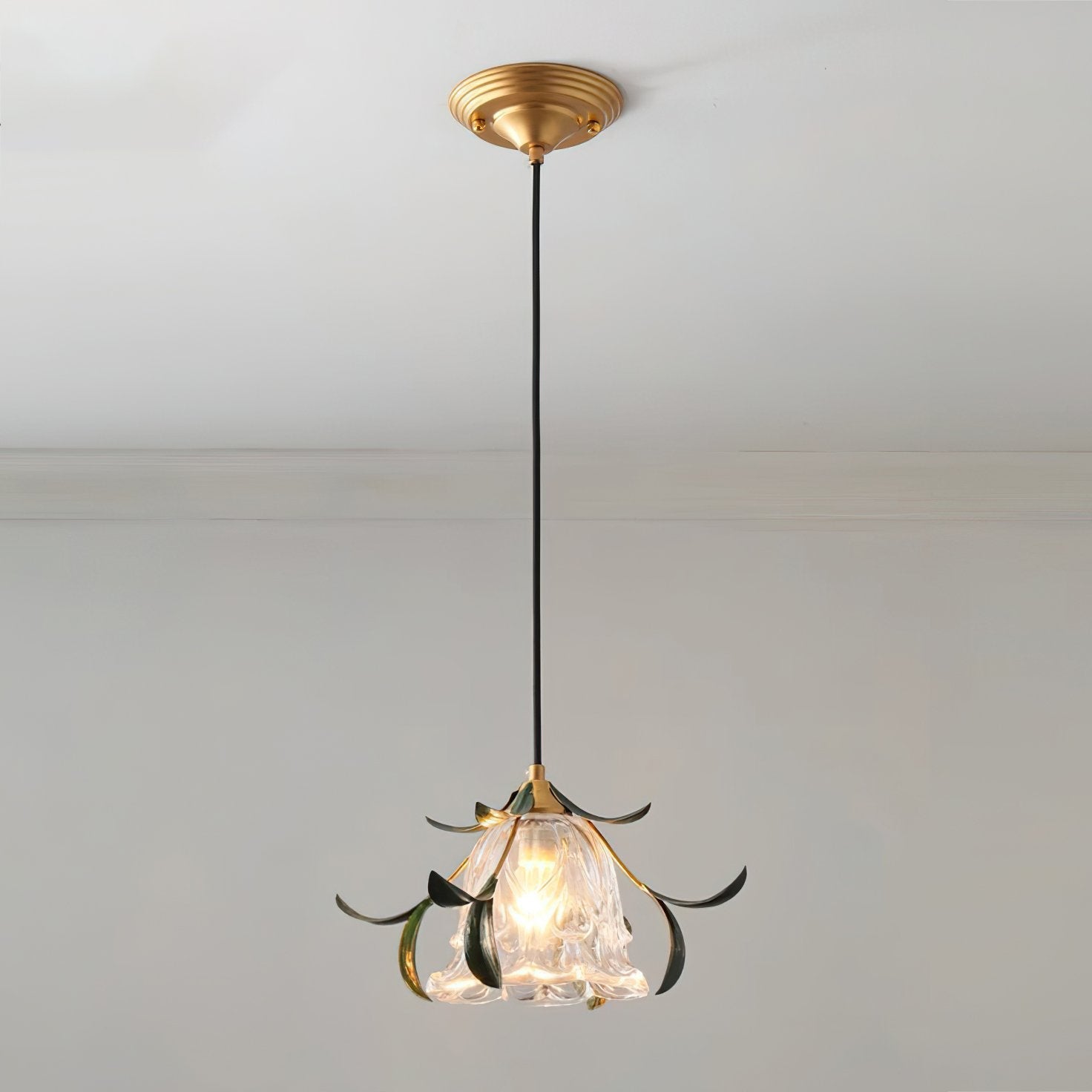 vintage-nature-inspired-green-leaf-floral-pendant-light-with-glass-flower-shade