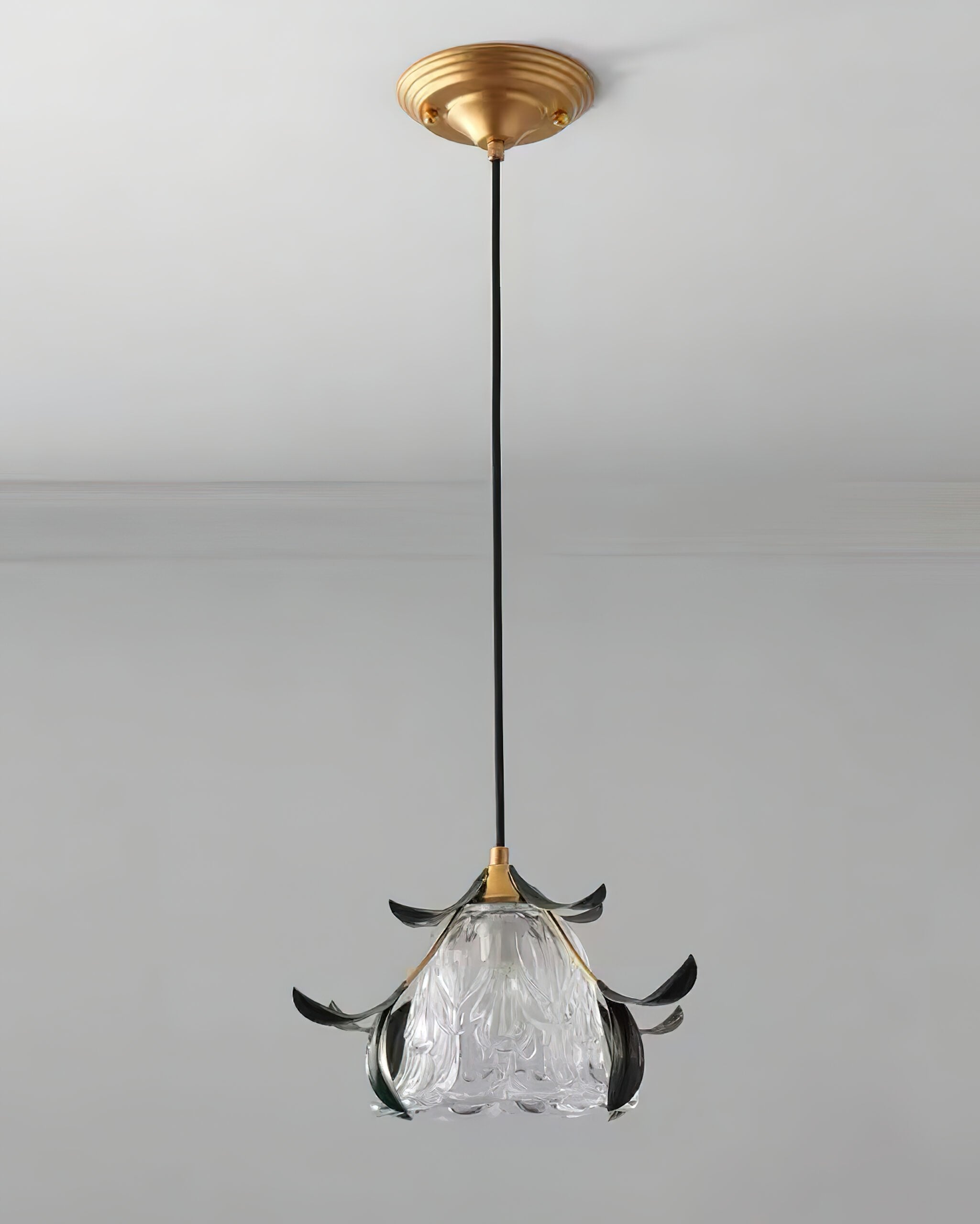 vintage-nature-inspired-green-leaf-floral-pendant-light-with-glass-flower-shade