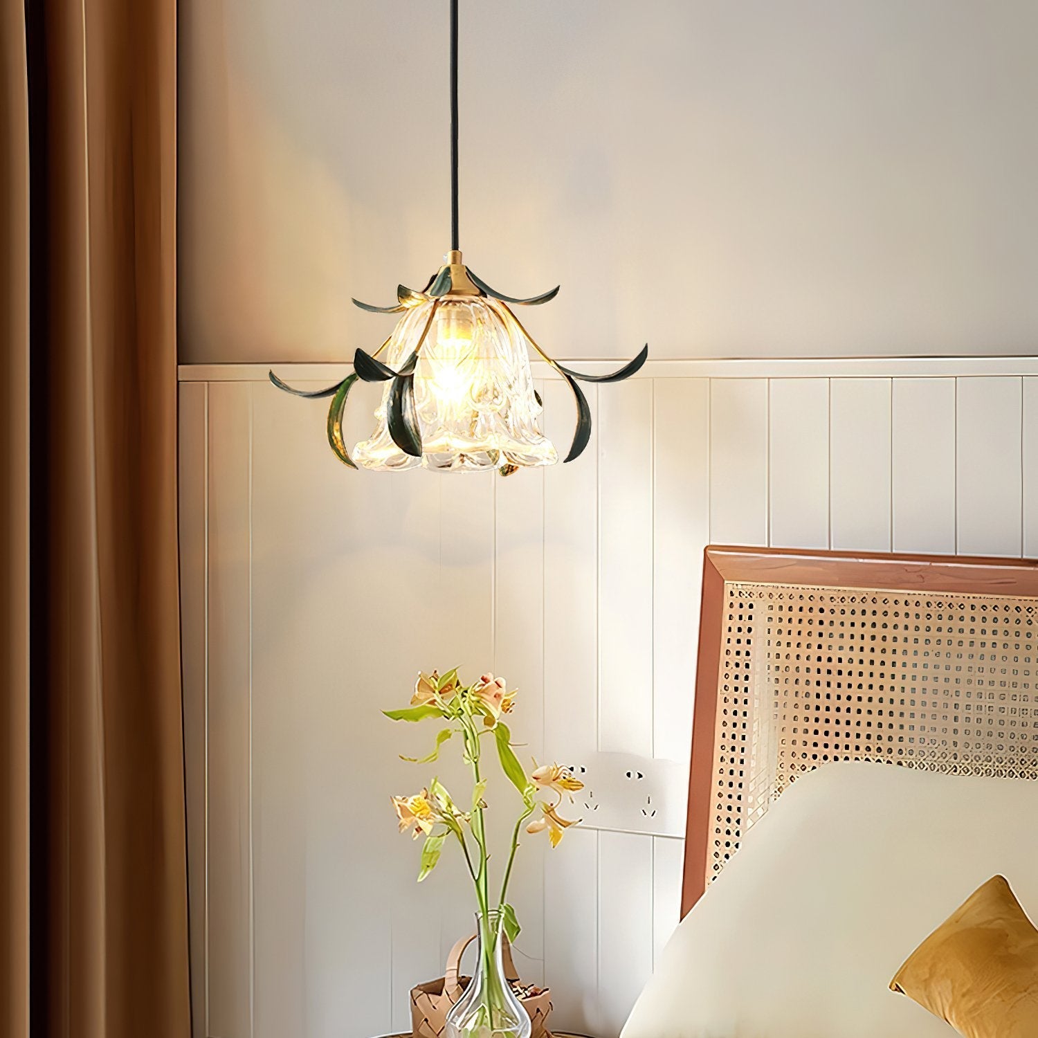 vintage-nature-inspired-green-leaf-floral-pendant-light-with-glass-flower-shade