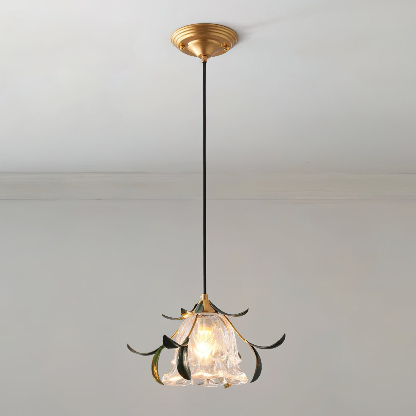 vintage-nature-inspired-green-leaf-floral-pendant-light-with-glass-flower-shade