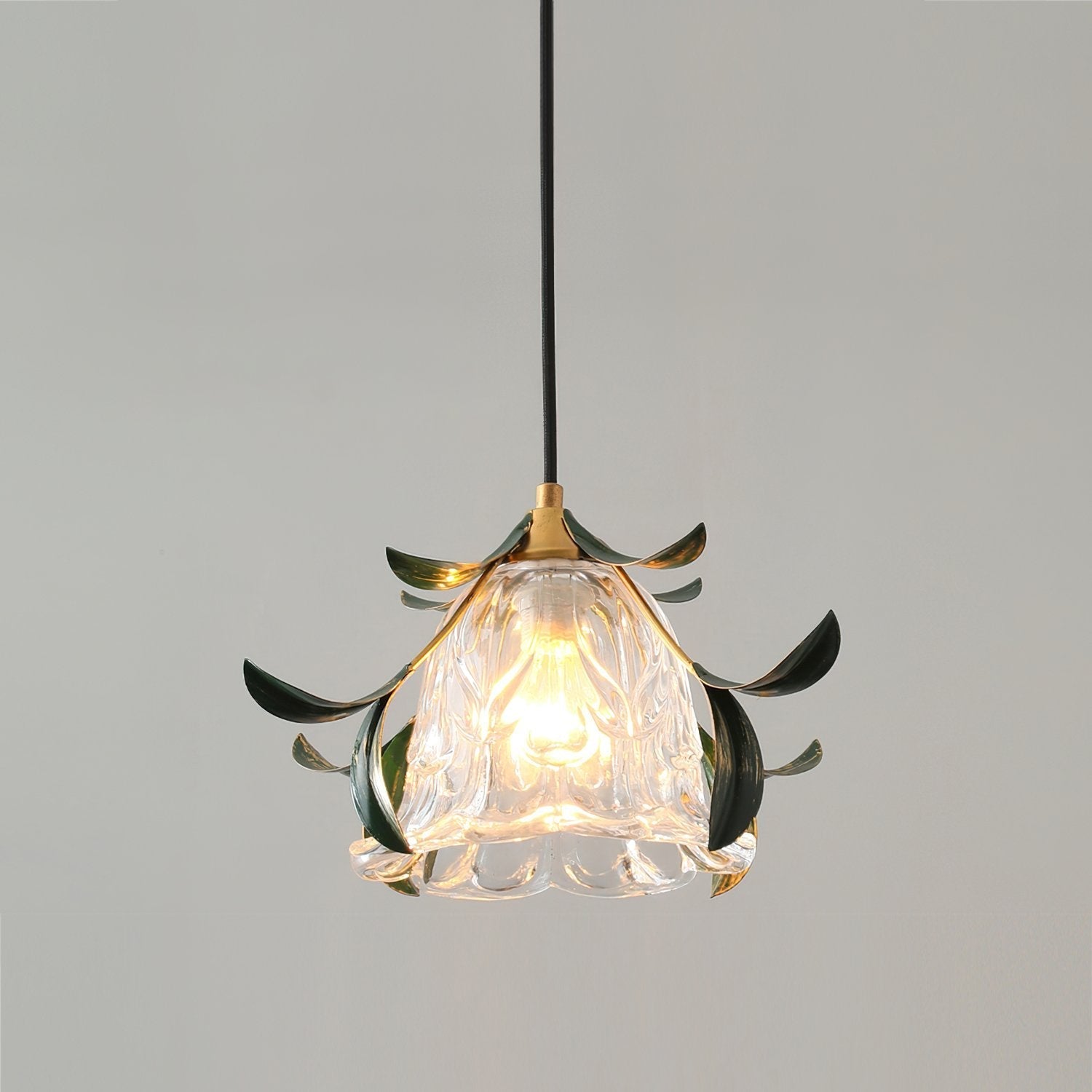 vintage-nature-inspired-green-leaf-floral-pendant-light-with-glass-flower-shade