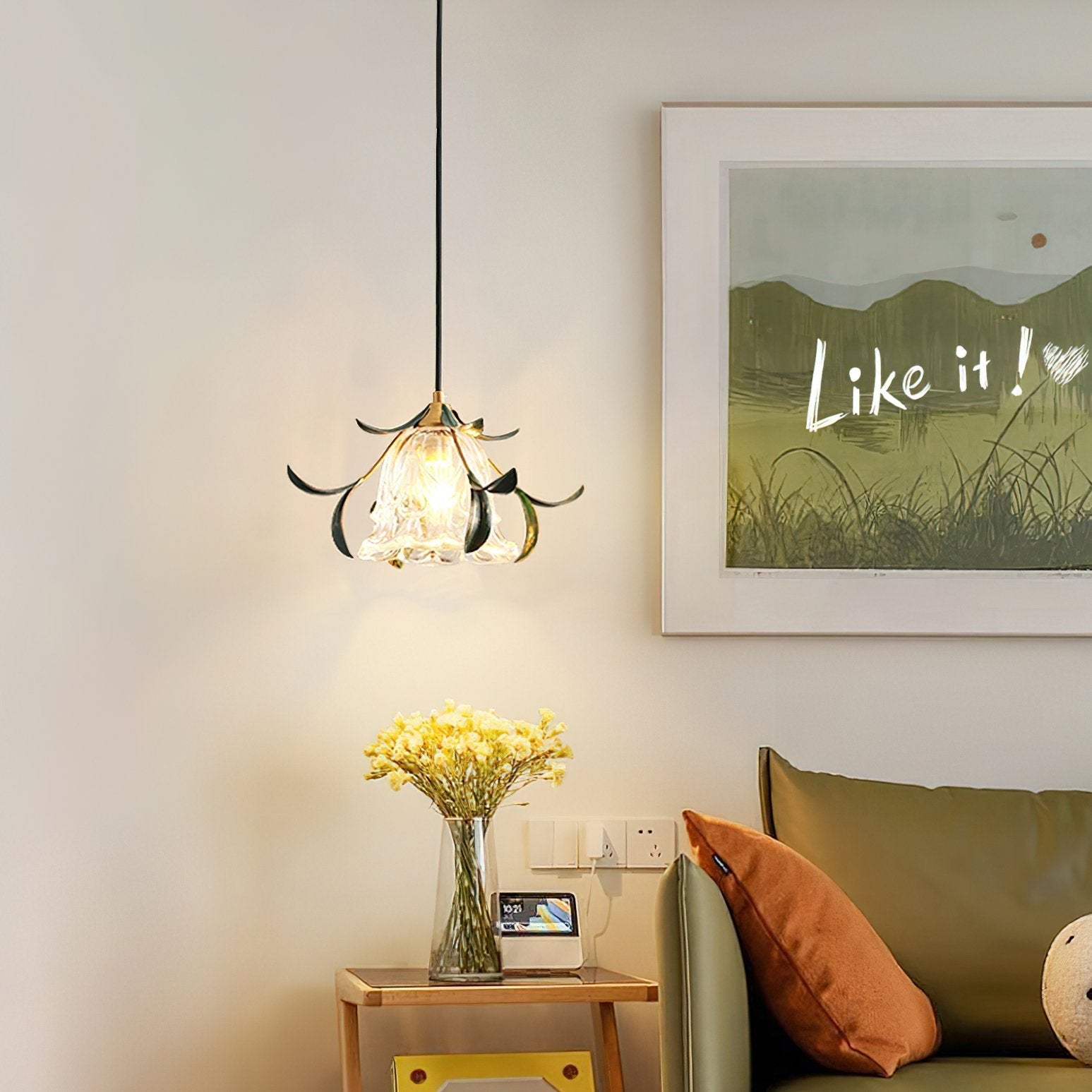 vintage-nature-inspired-green-leaf-floral-pendant-light-with-glass-flower-shade