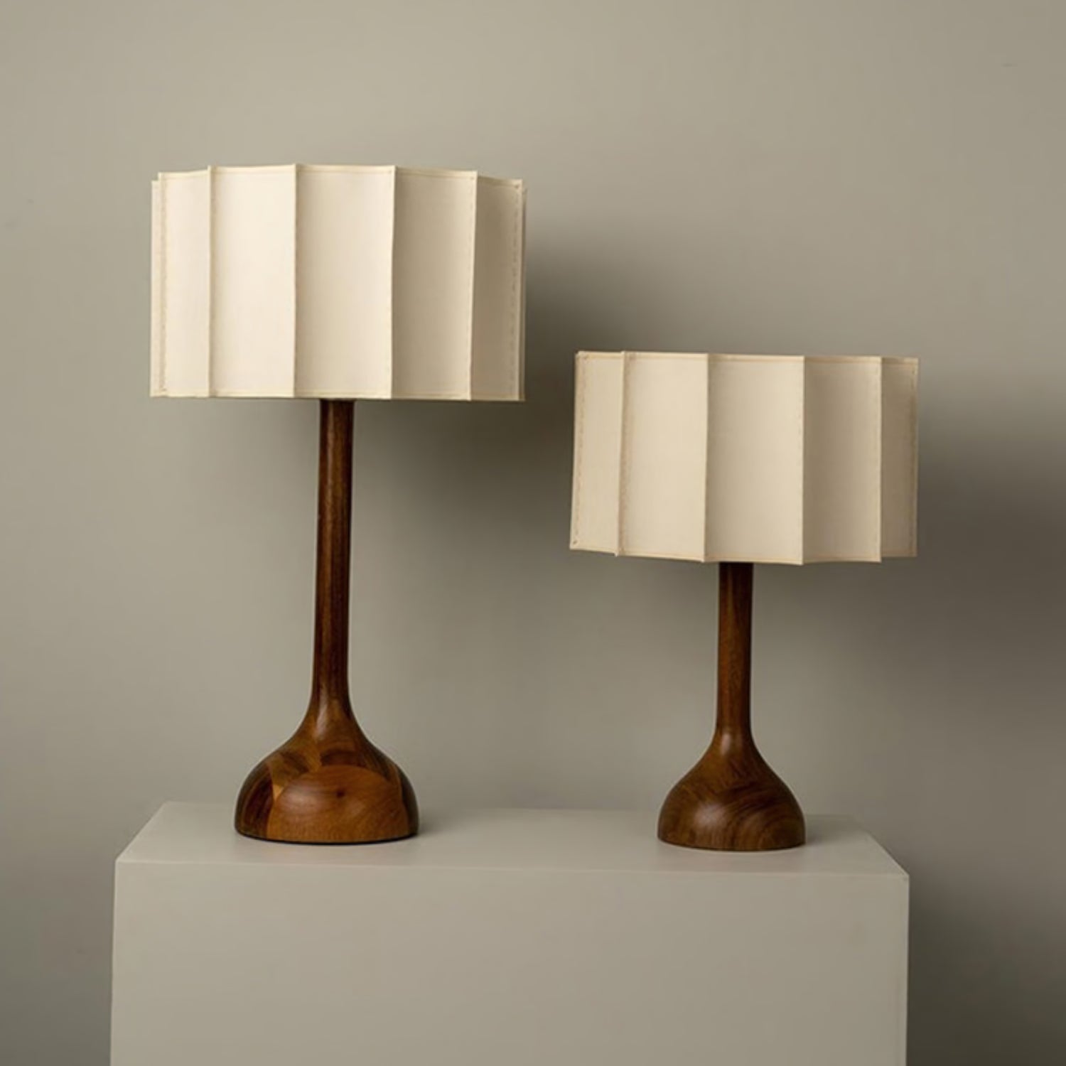 Hakka Modern Oak Wood Table Lamp with Beige Fabric Shade for Bedside Lighting