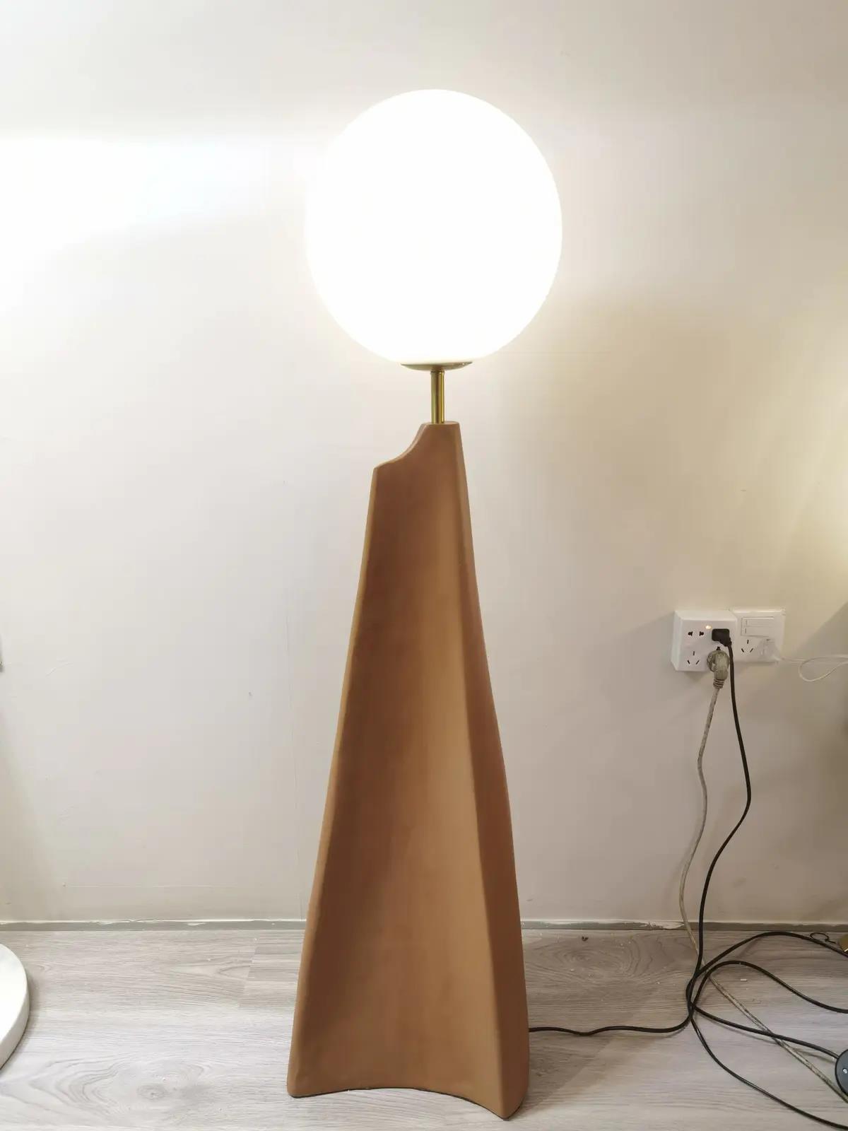 modern-blown-glass-floor-lamp-with-resin-base-and-opaline-diffuser-in-brown