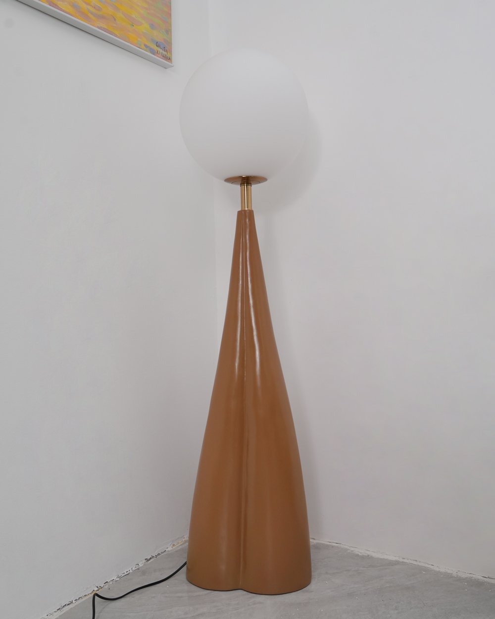 modern-blown-glass-floor-lamp-with-resin-base-and-opaline-diffuser-in-brown