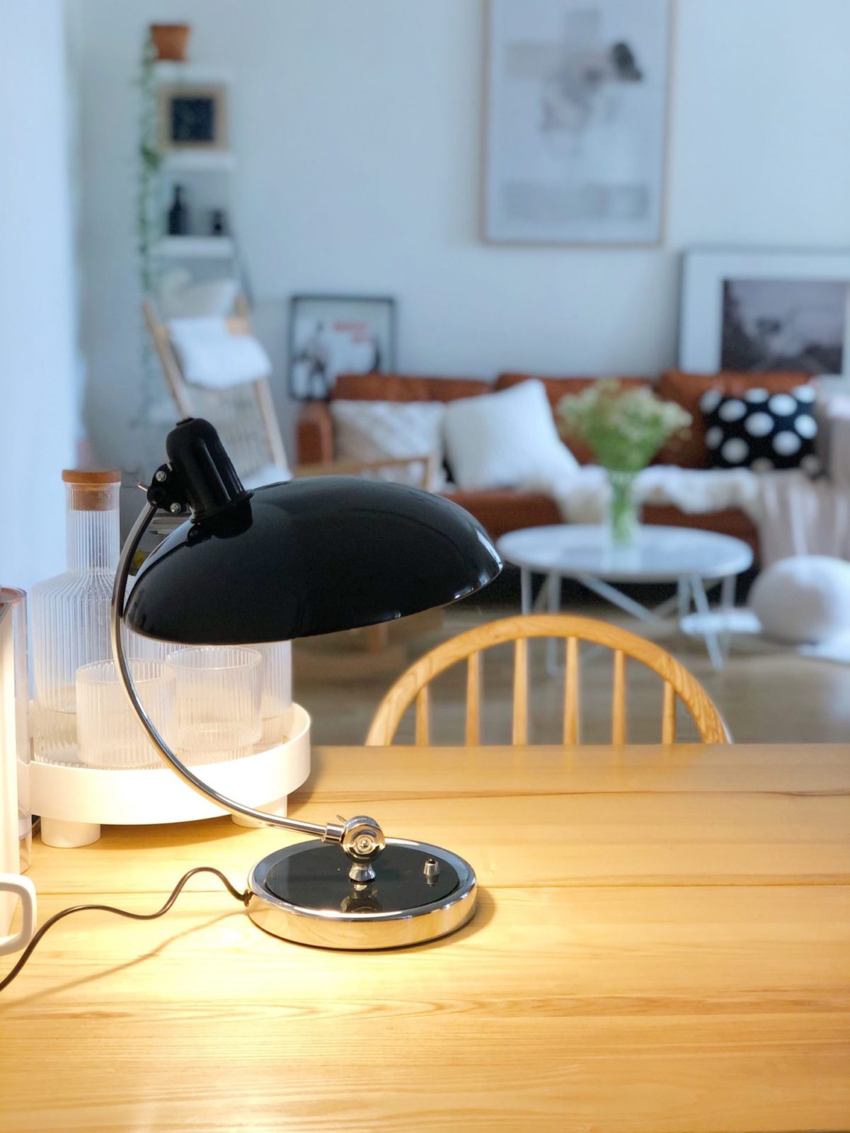 modern-bauhaus-style-metal-table-lamp-elegant-geometric-desk-light-for-office