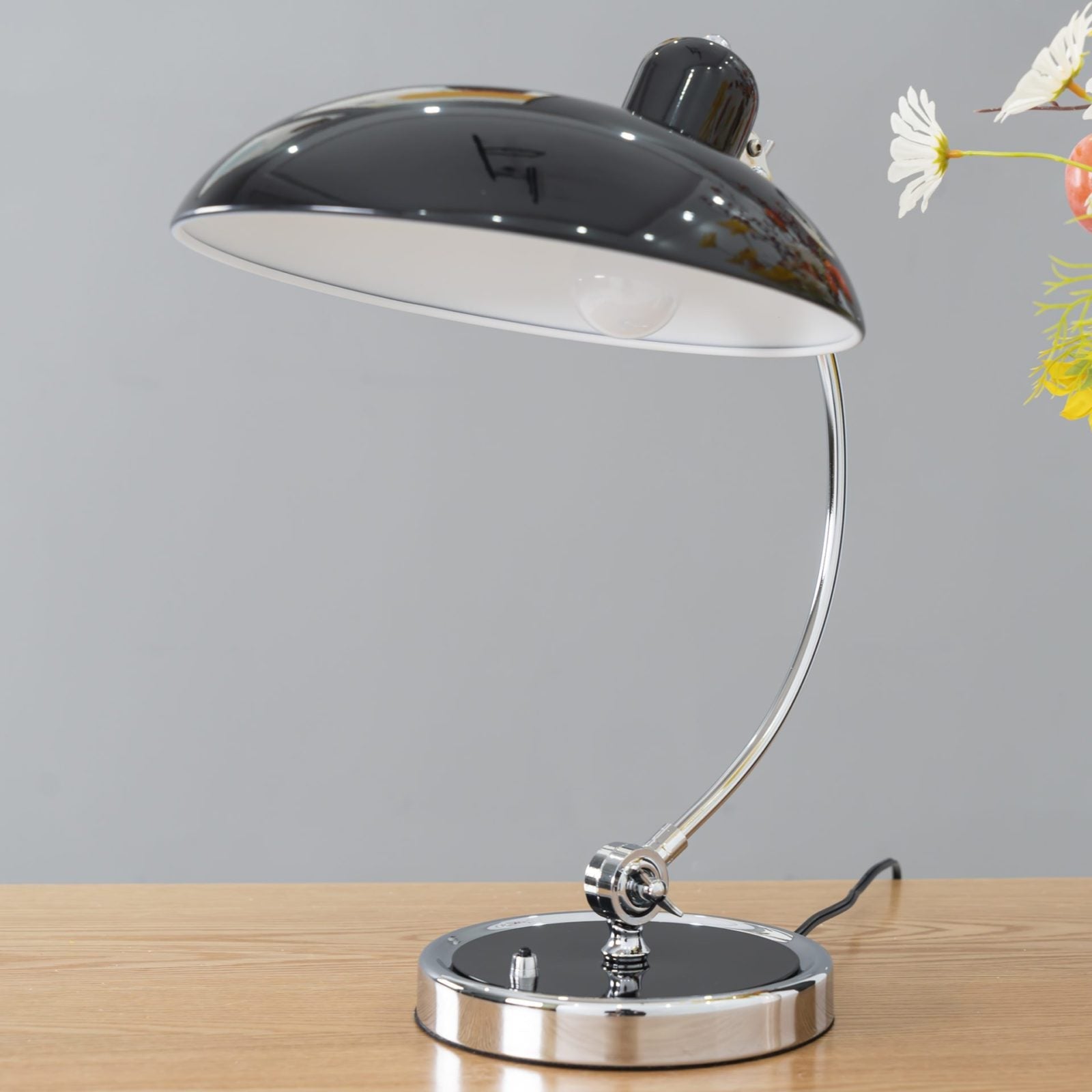 modern-bauhaus-style-metal-table-lamp-elegant-geometric-desk-light-for-office