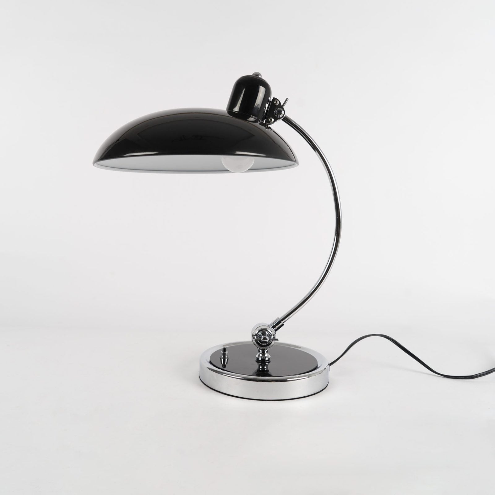modern-bauhaus-style-metal-table-lamp-elegant-geometric-desk-light-for-office