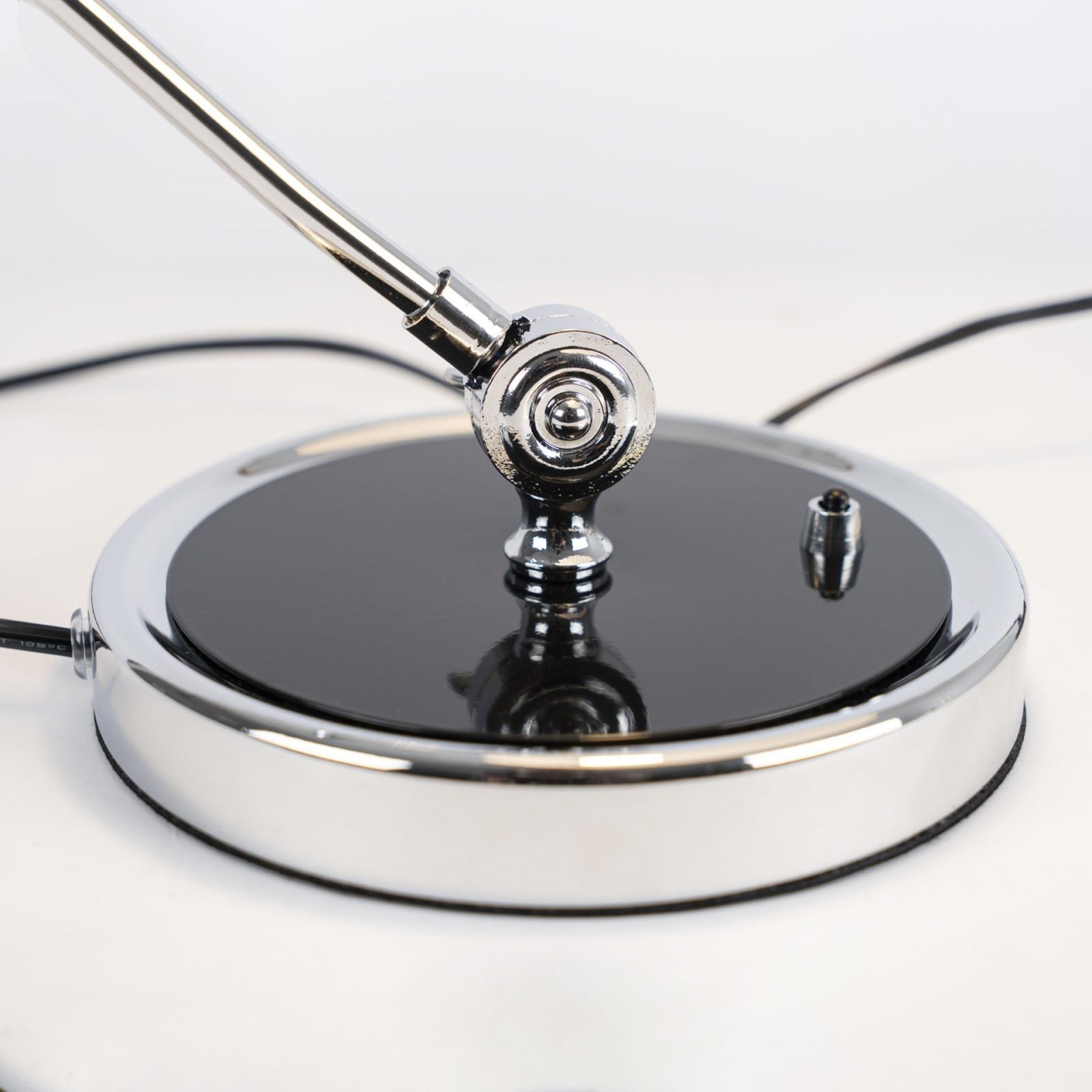 modern-bauhaus-style-metal-table-lamp-elegant-geometric-desk-light-for-office