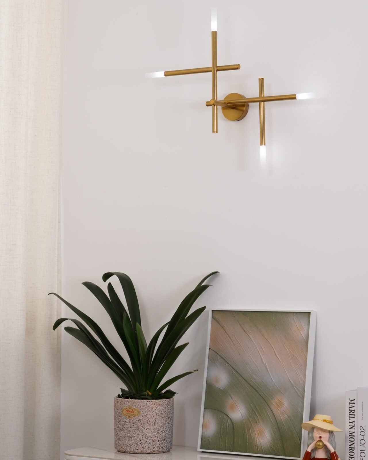 kitami-modern-metal-and-satinated-glass-wall-sconce-for-elegant-home-lighting