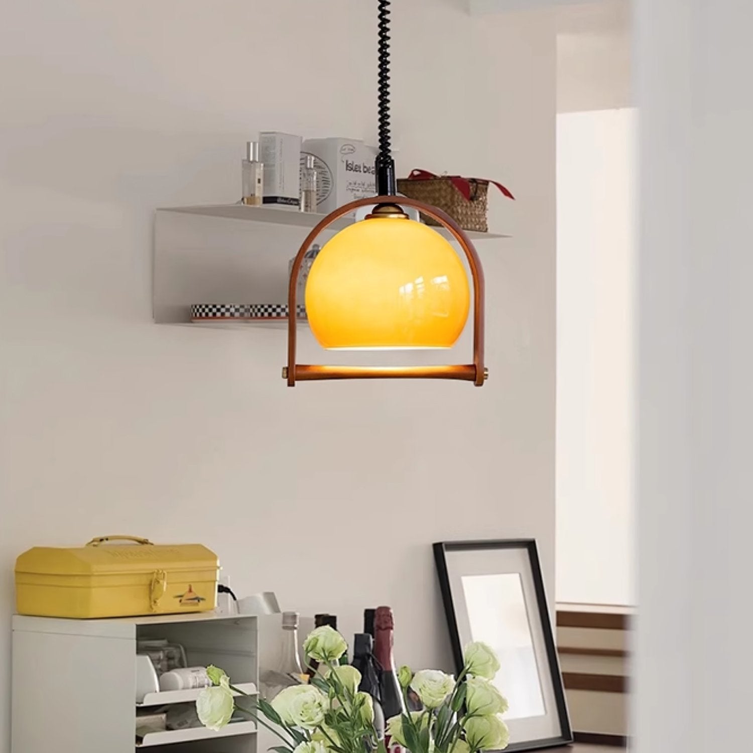 modern-vintage-glass-globe-pendant-lamp-with-adjustable-height-and-transparent-brown-shade