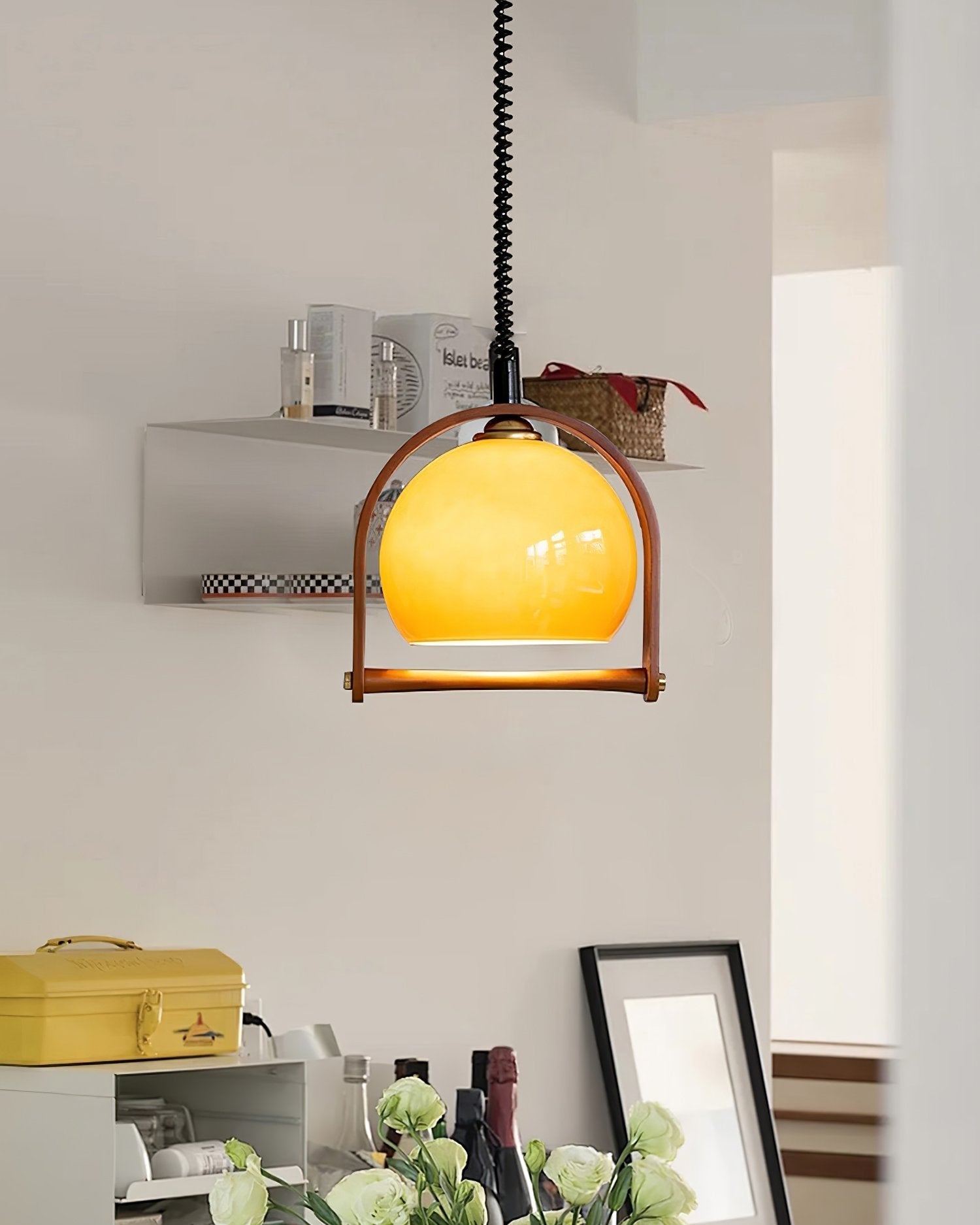modern-vintage-glass-globe-pendant-lamp-with-adjustable-height-and-transparent-brown-shade
