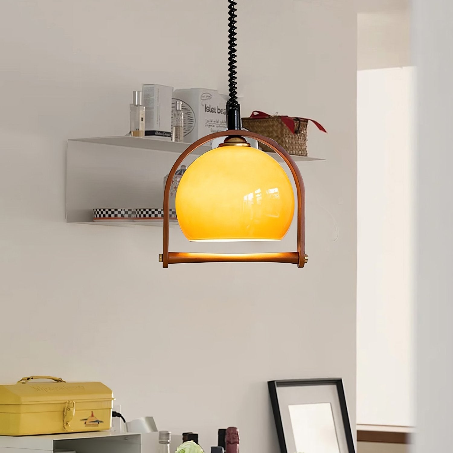modern-vintage-glass-globe-pendant-lamp-with-adjustable-height-and-transparent-brown-shade
