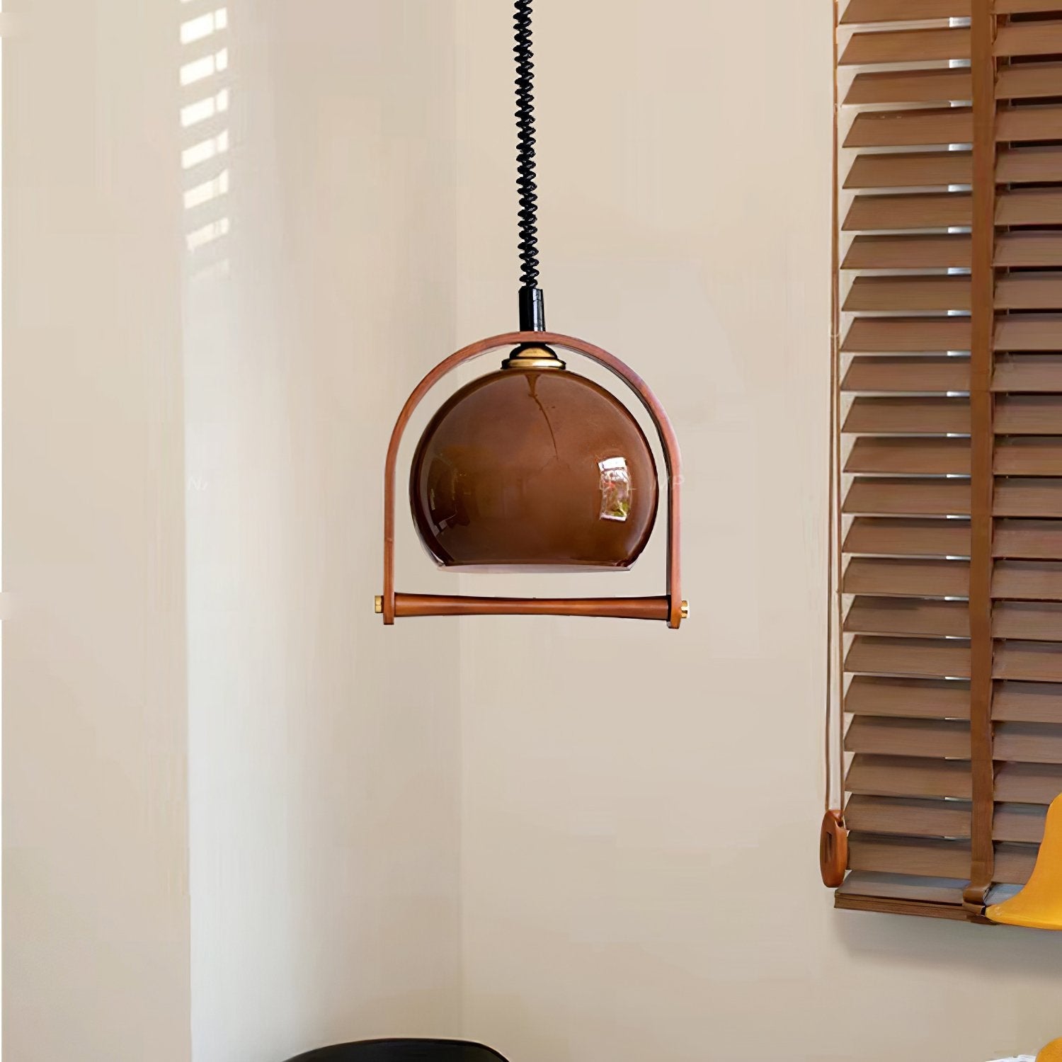 modern-vintage-glass-globe-pendant-lamp-with-adjustable-height-and-transparent-brown-shade