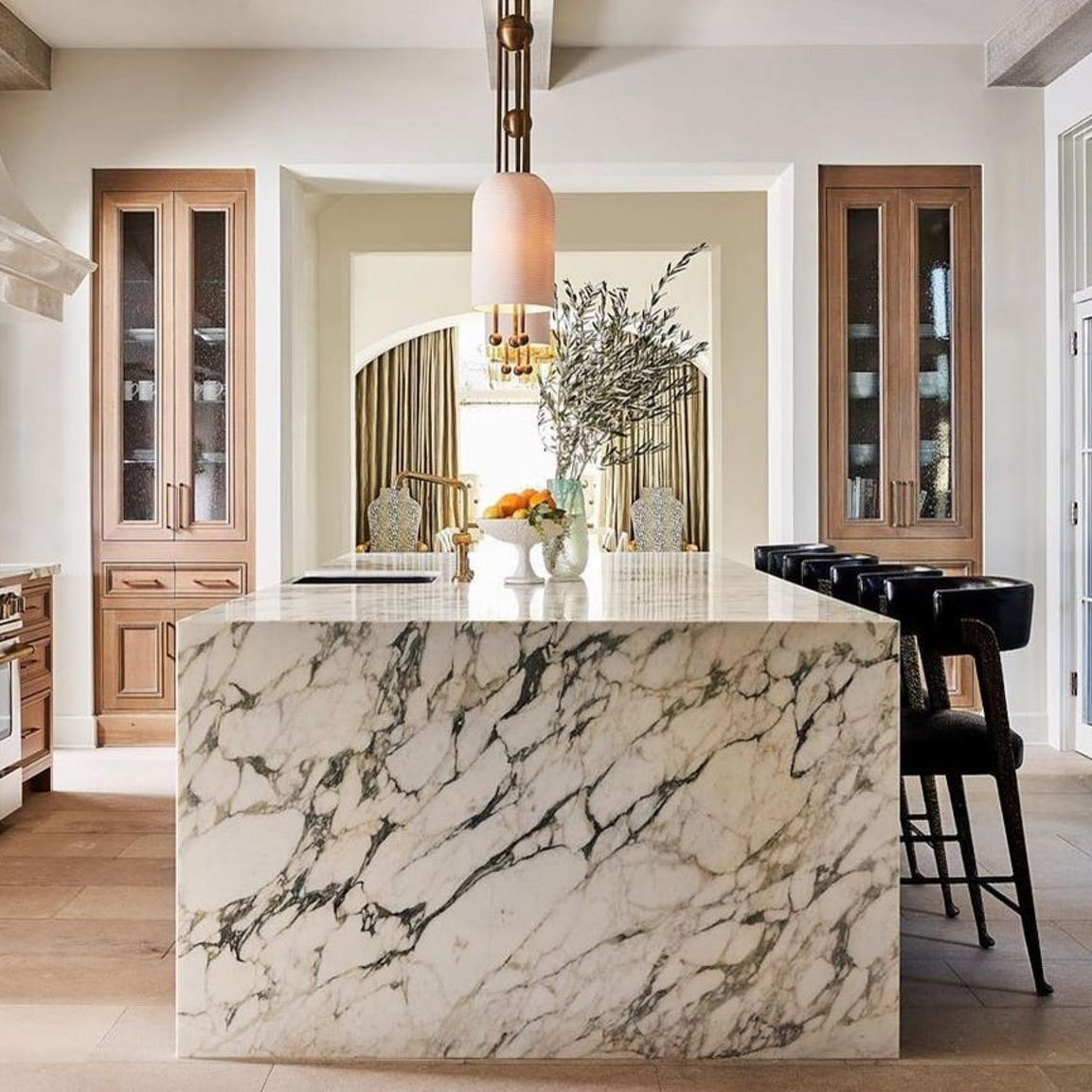 modern-ribbed-glass-lantern-pendant-lamp-for-dining-room-and-kitchen-island