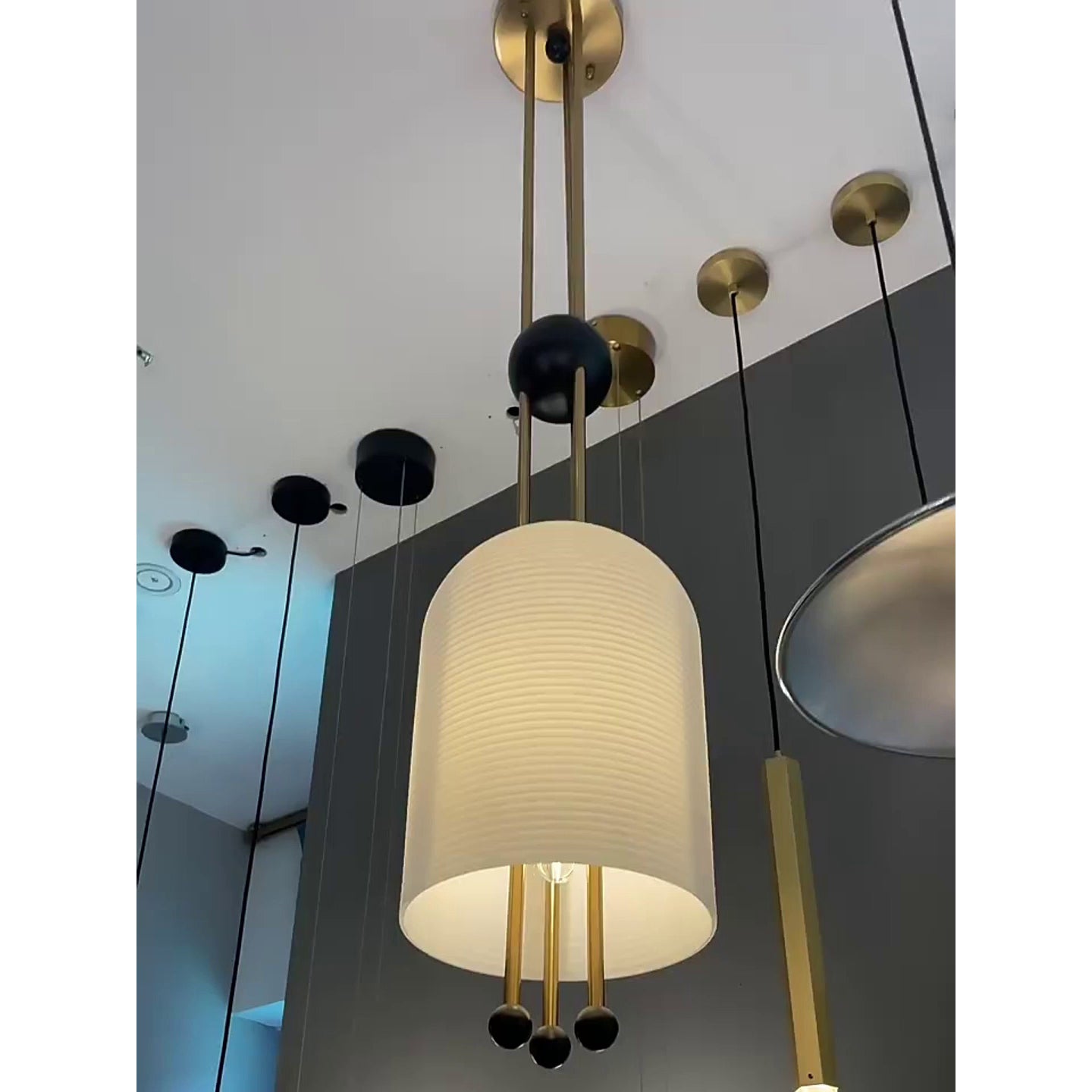 modern-ribbed-glass-lantern-pendant-lamp-for-dining-room-and-kitchen-island