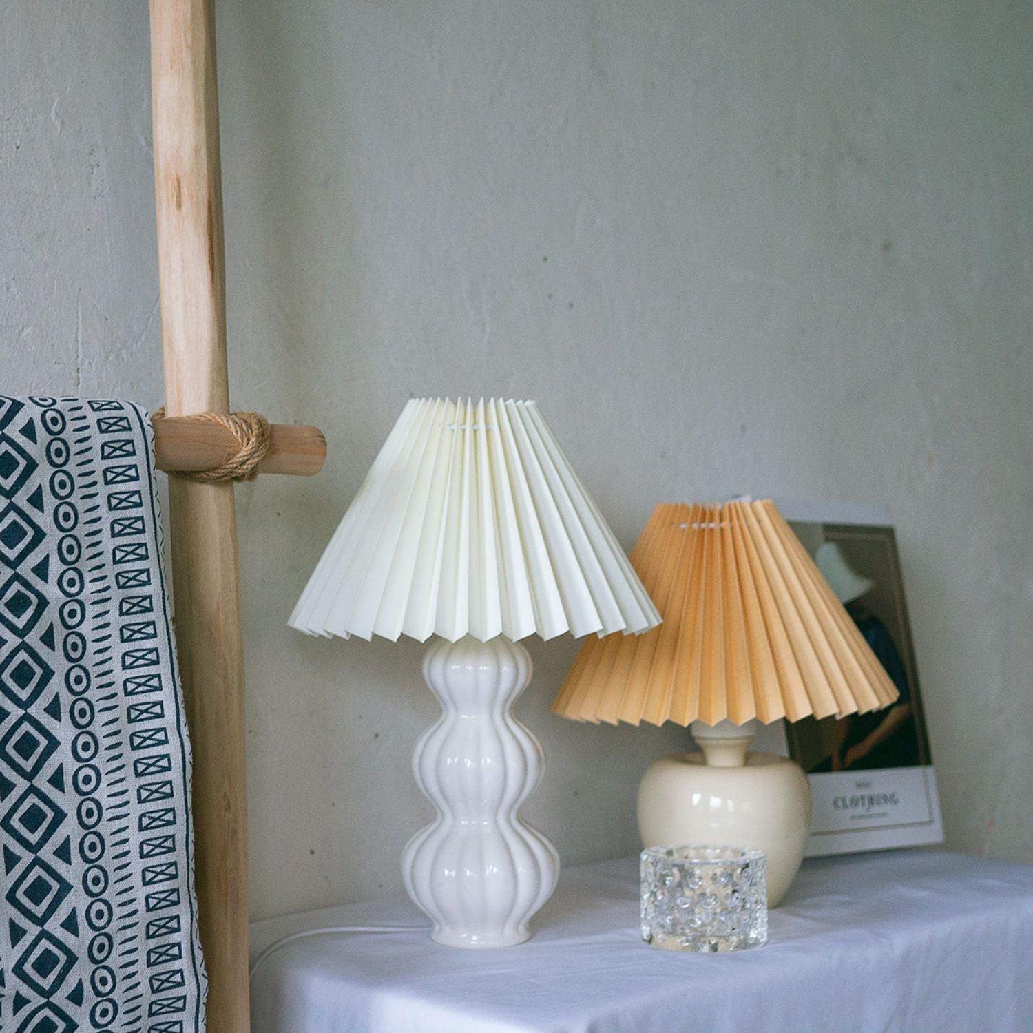 Modern Ribbed Ceramic Gourd Table Lamp White Gloss Desk Light with Linen Shade