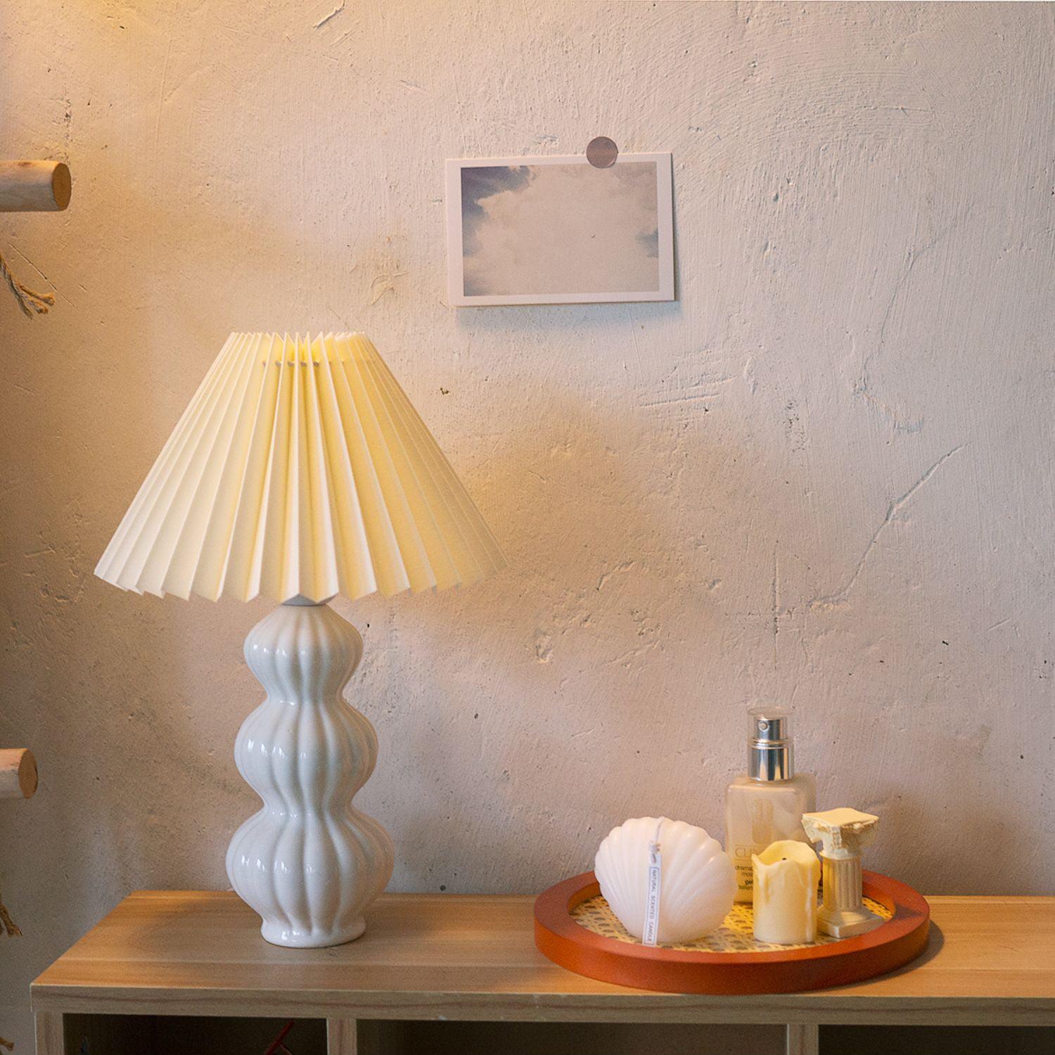 Modern Ribbed Ceramic Gourd Table Lamp White Gloss Desk Light with Linen Shade